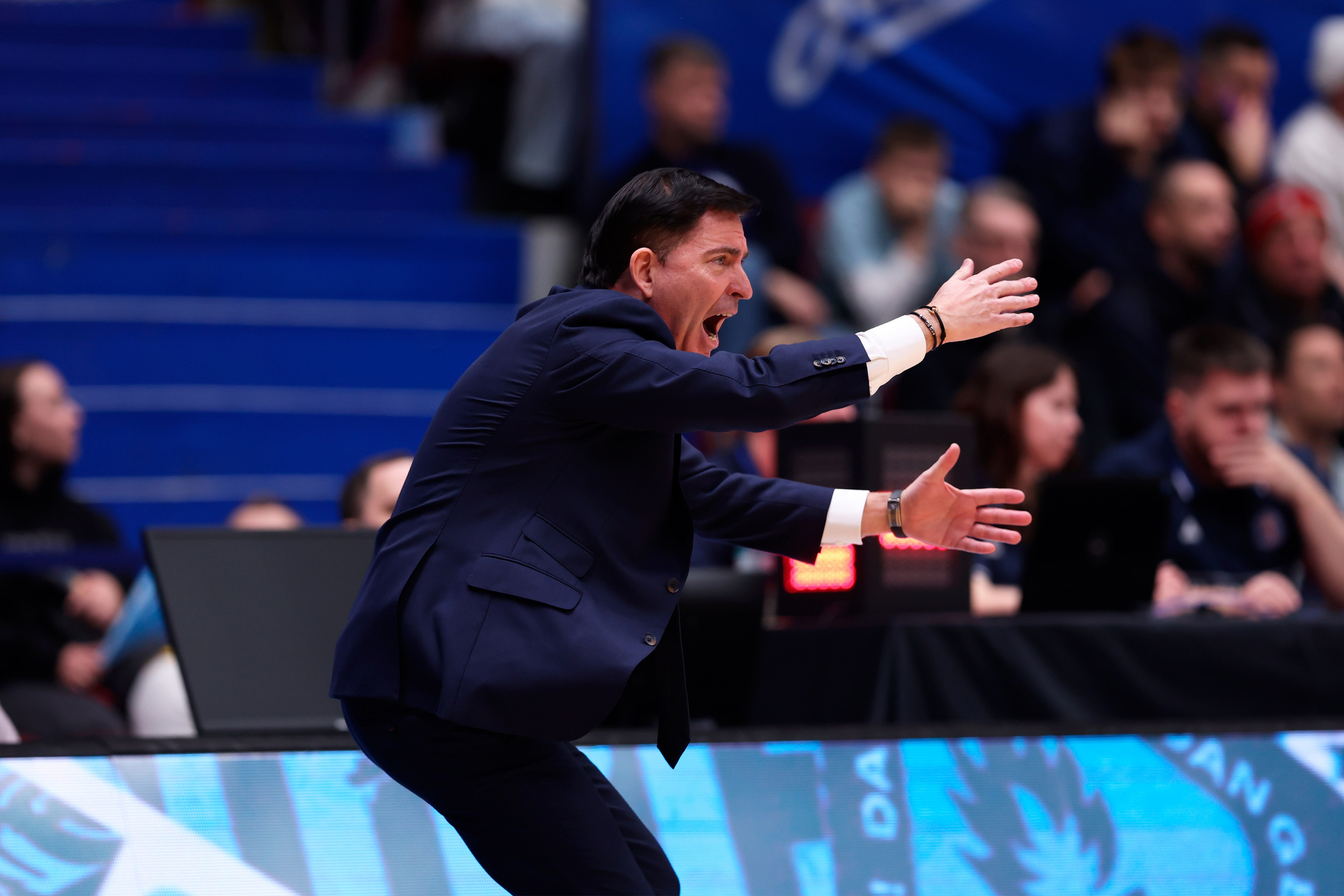 БК Зенит — БК Уникс 13.02.2025. Спортивный и репортажный фотограф Антон Тереханов