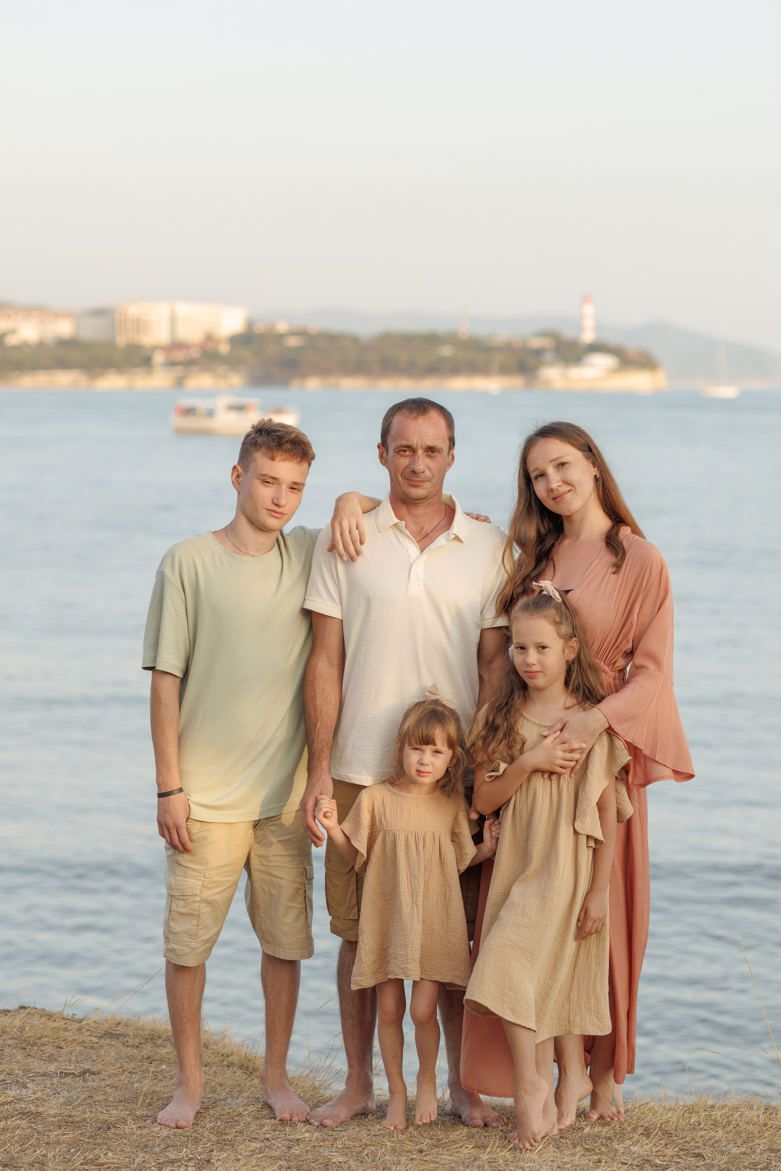 Семейная прогулка на Тонком мысу. Семейный и портретный фотограф в Геленджике Любовь Бодрова