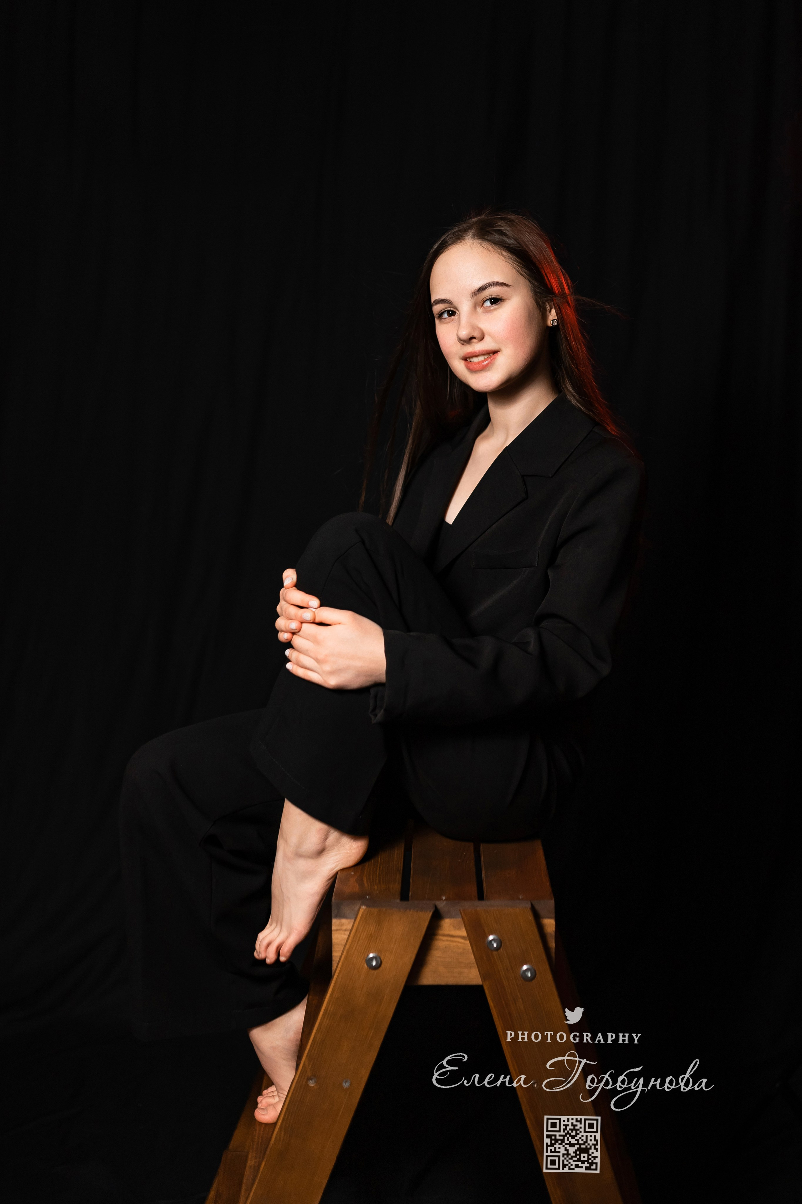 Моя студия. Полина и стул. Январь 2024. Фотограф Пермь. Свадьбы. Семья и дети, школа, д. сад. Фотокниги