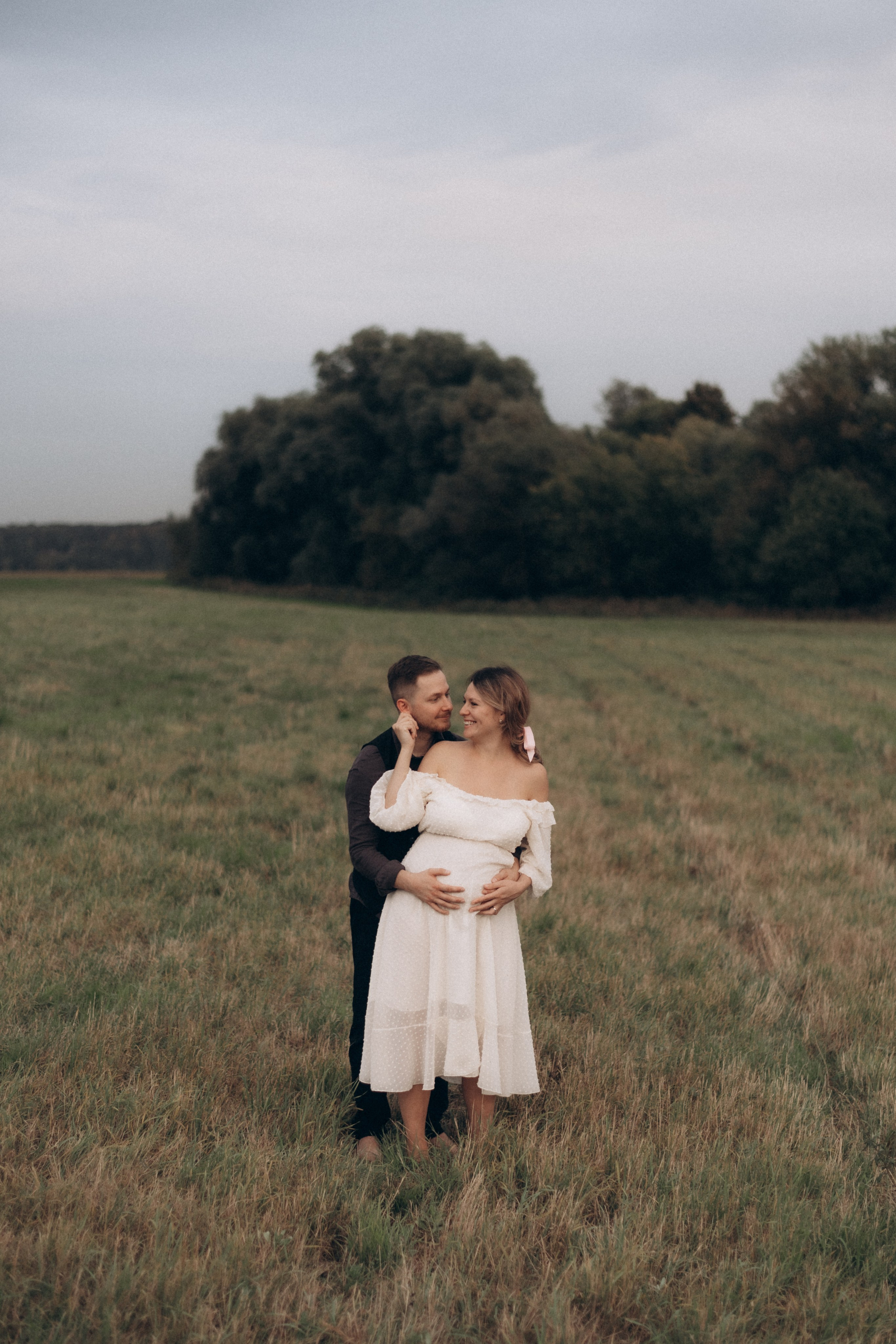 Фотосессия лавстори в поле