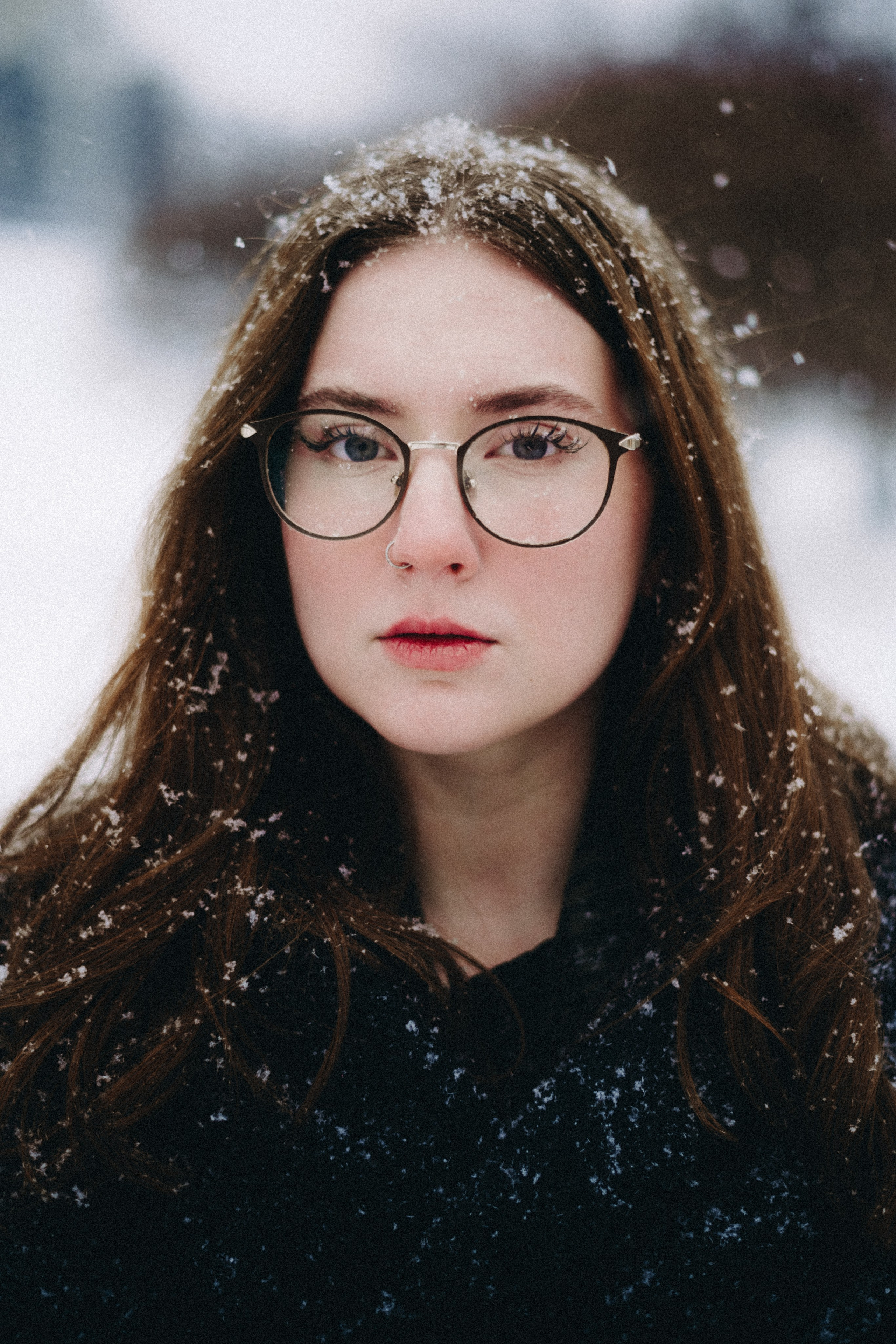 Женский портрет в снегопад