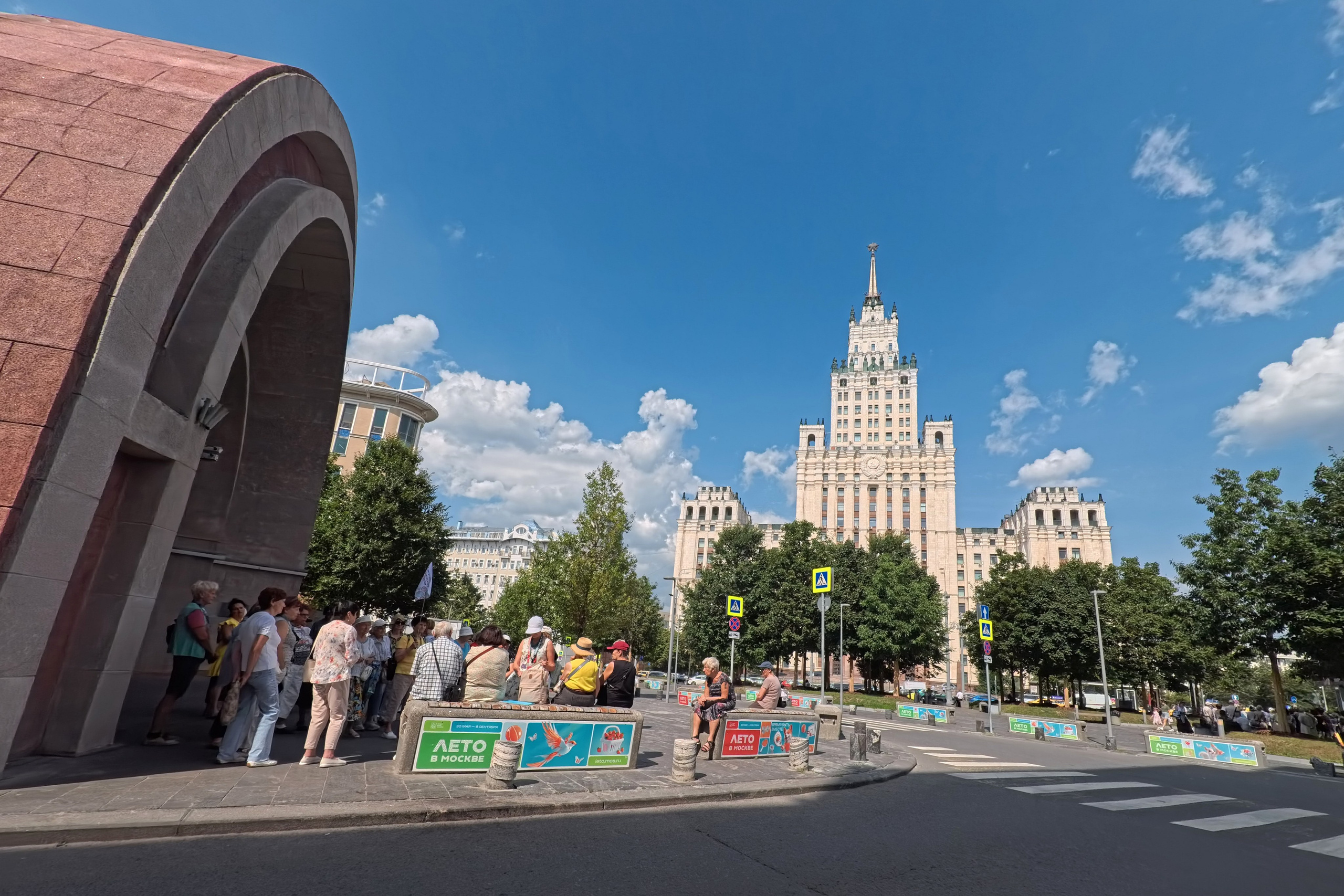 Улица, люди, жизнь…