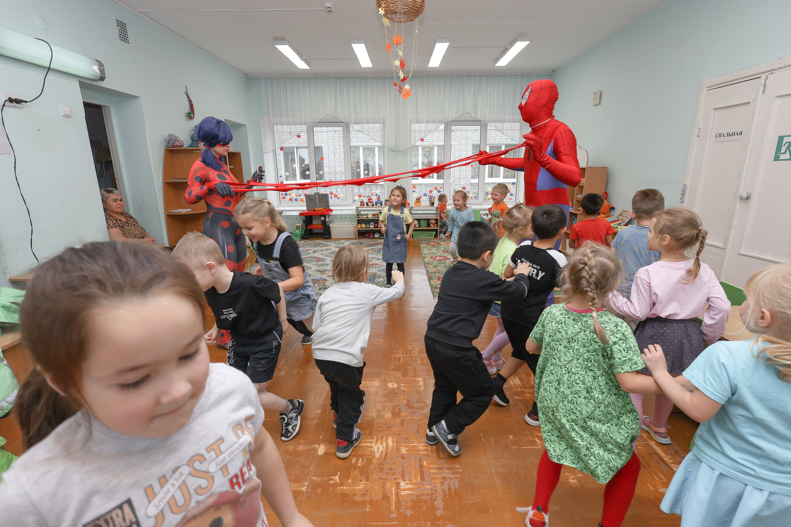 Детский день рождения с Человеком-пауком и Леди Баг