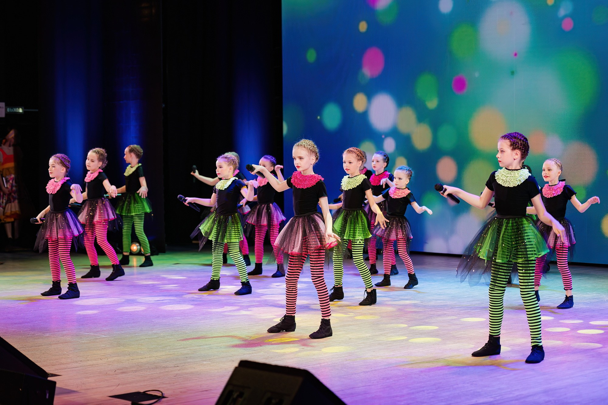 Отчетный концерт Образцового коллектива Алтая театра эстрадной песни «Созвездие». Свадебный и репортажный фотограф Никита Сницарев в Барнауле