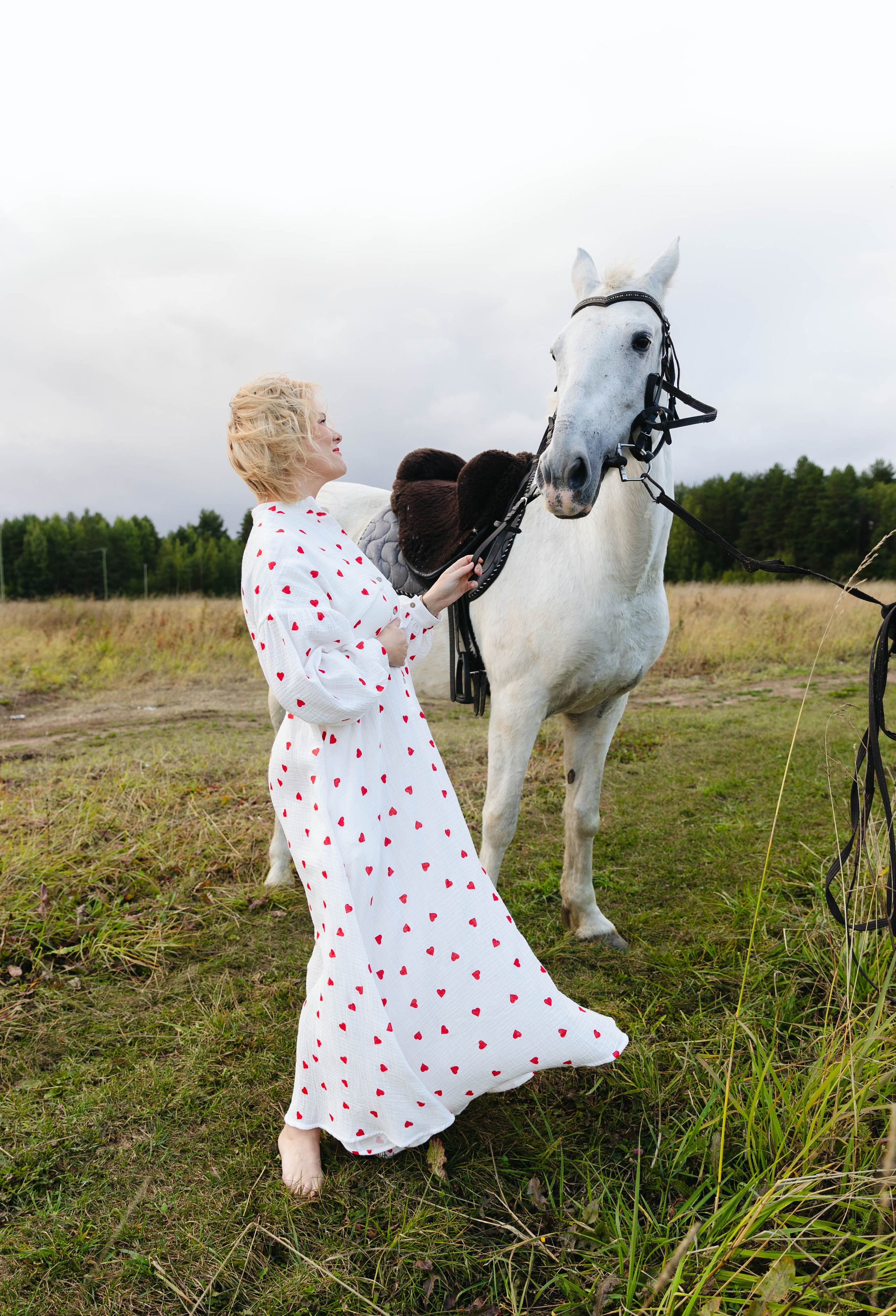 В поле с конём. Свадебный и семейный фотограф в Карелии
