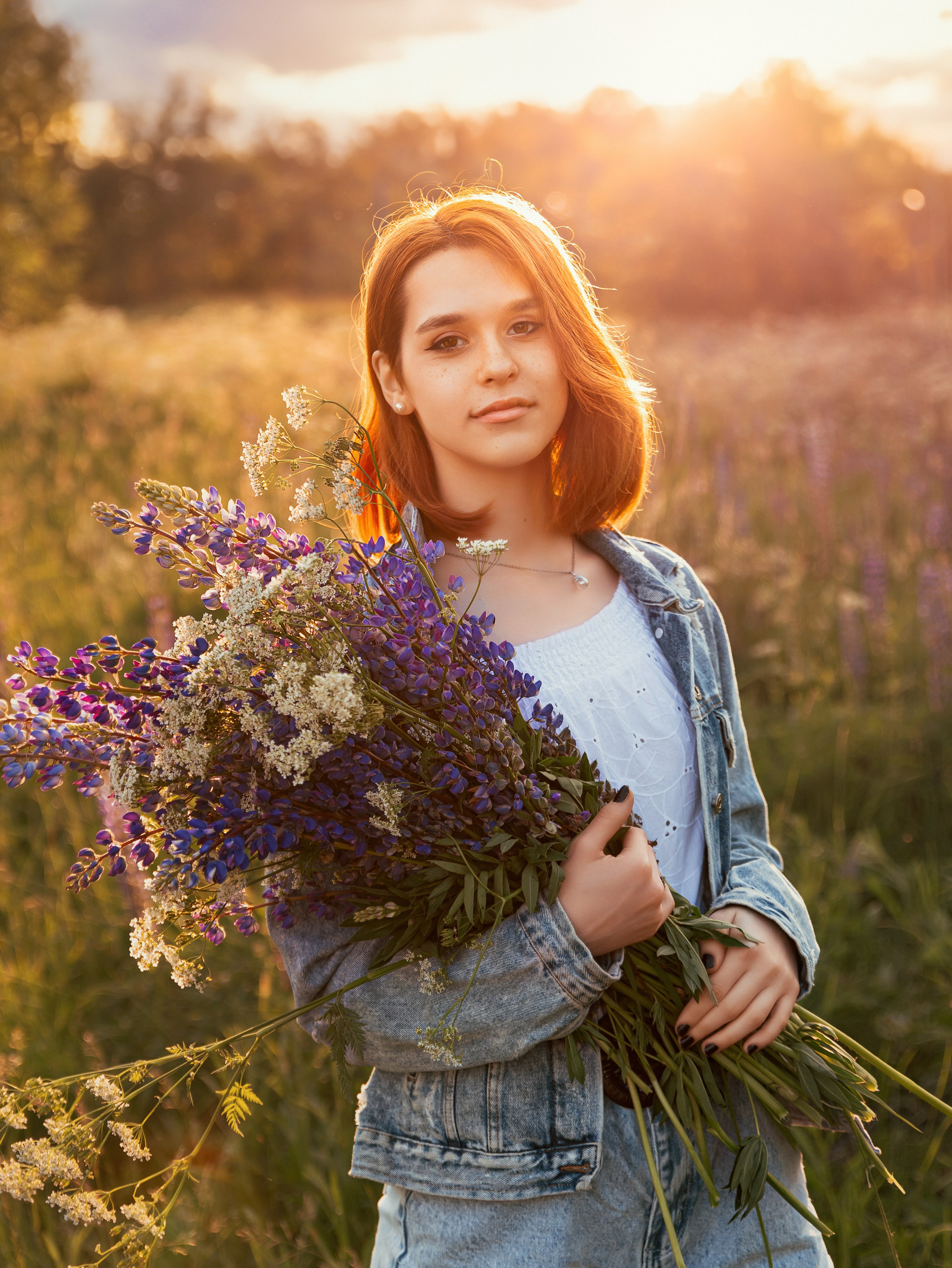 Красивая история для подростка на закате в поле люпинов. Трубинова Екатерина | Семейный фотограф | Москва