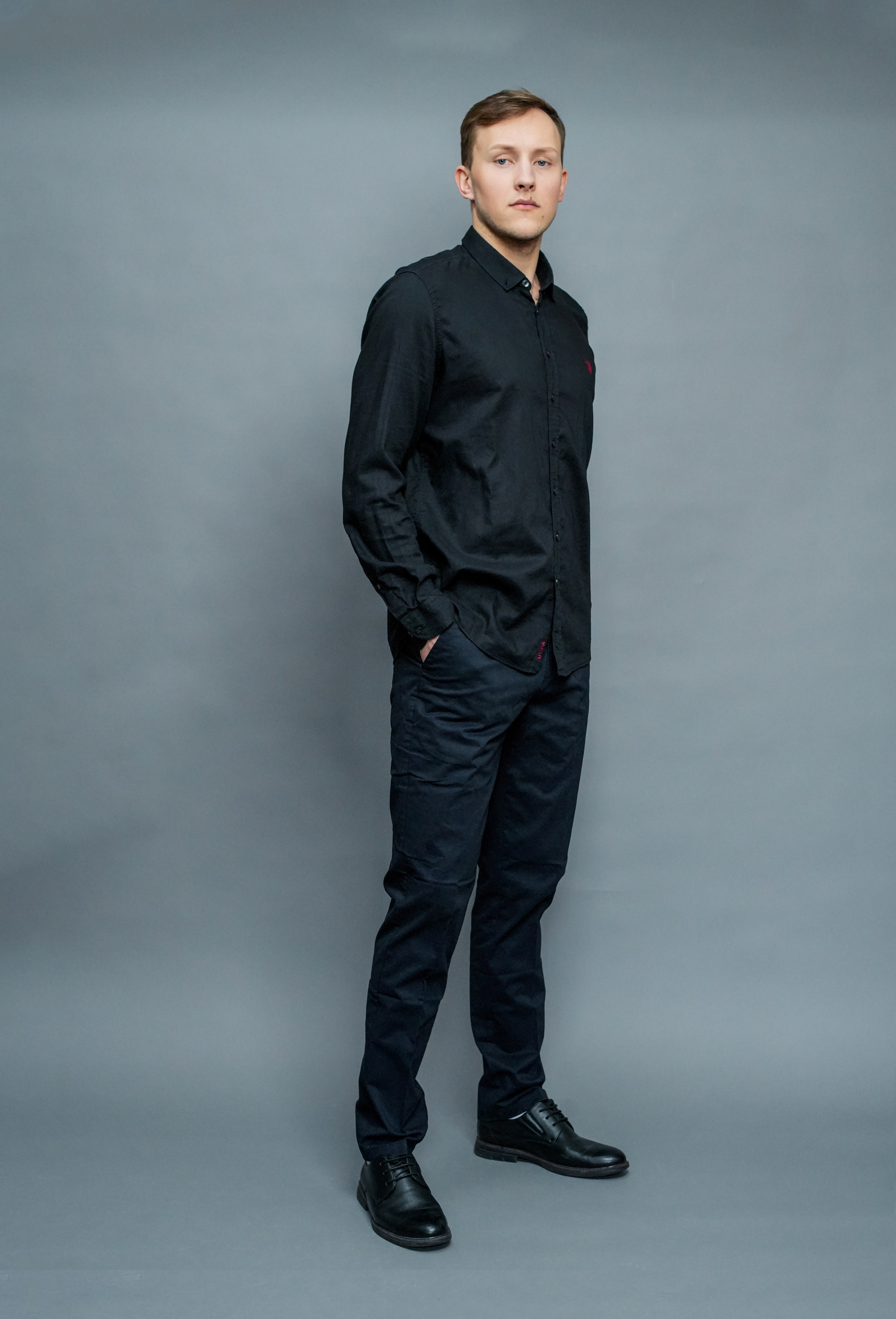 Актёр Логинов Максим. Портретная съемка в Москве, студийный фотограф Игорь Фомин