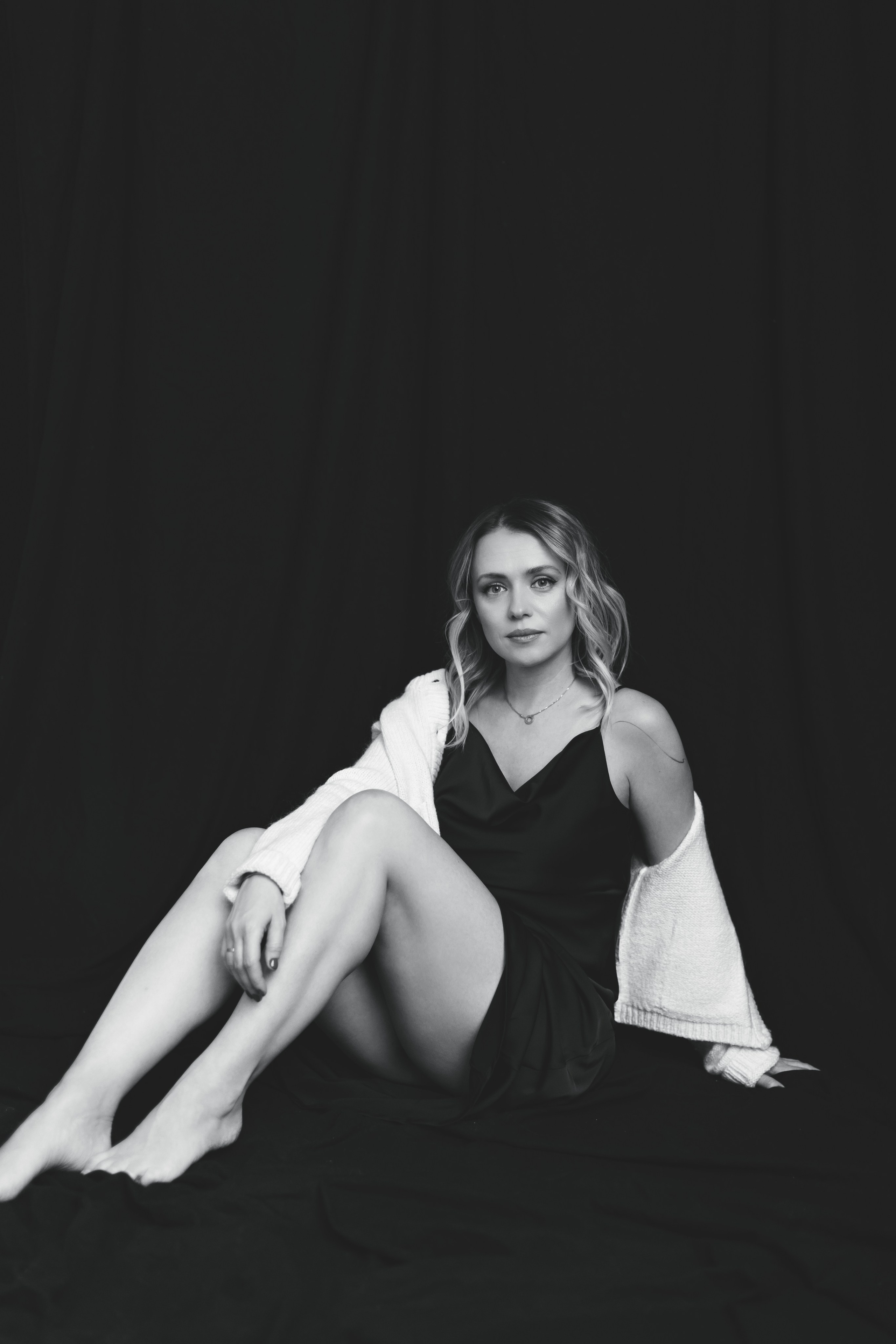 Фотосессия в лаконичной студии с Ульяной. Портретный и семейный фотограф Юлия Герман