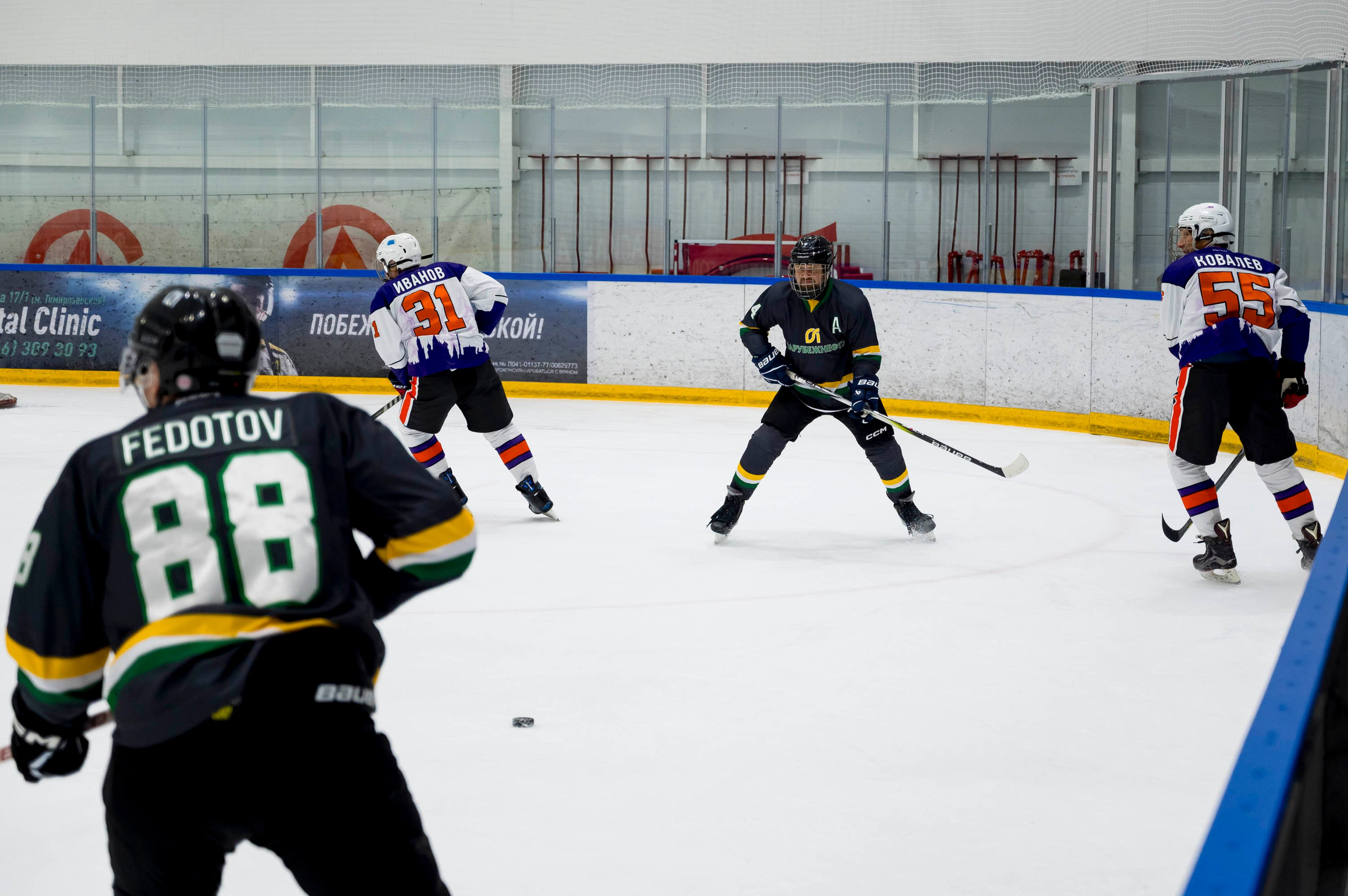Хоккейный матч корпоративной команды Зарубежнефть. Репортажный фотограф и видеограф Слава Думчев. Тимбилдинги, отчетники, корпоративы