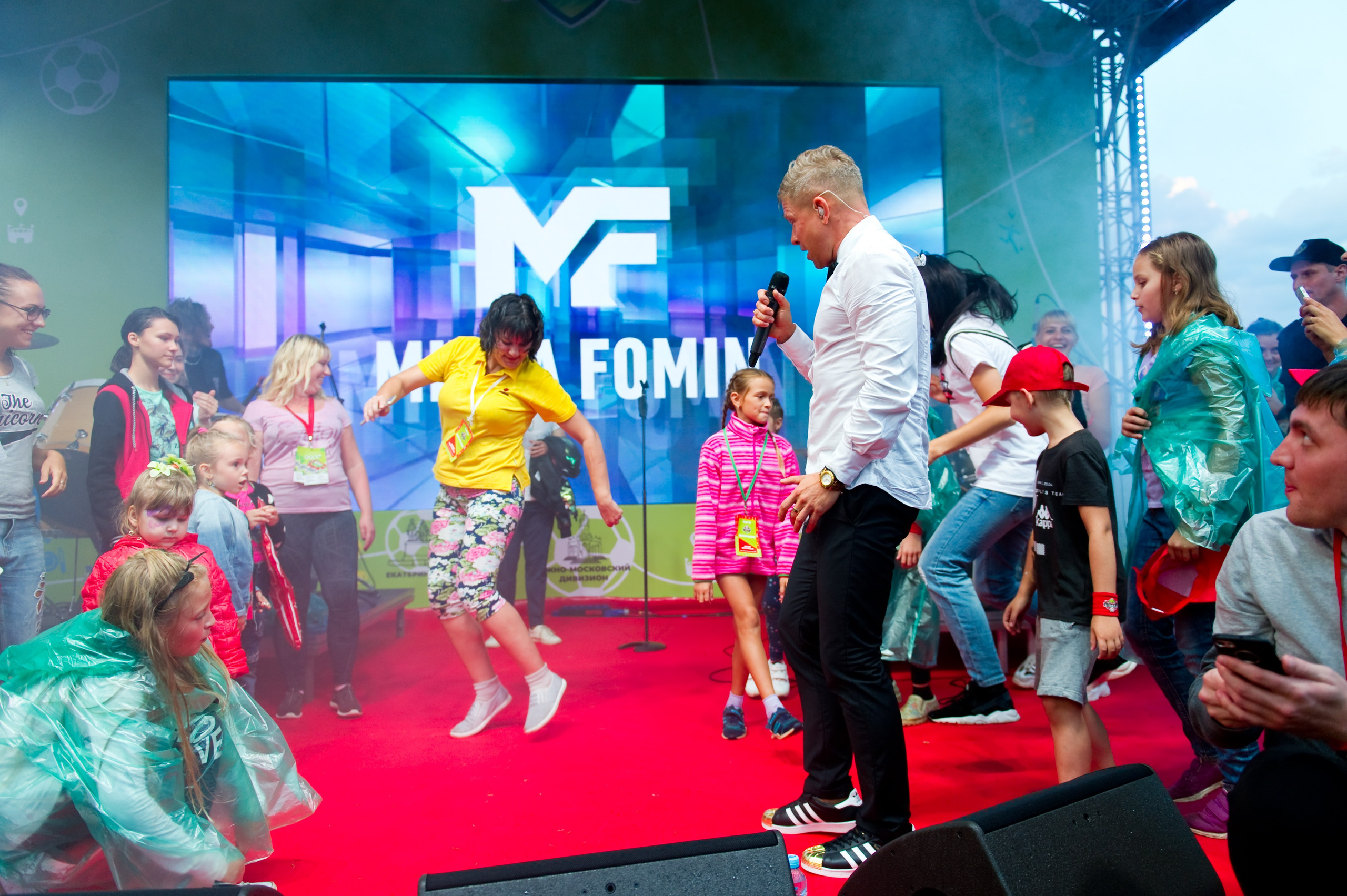 Турбофутбол (корпоративное соревнование «Пятерочки»). Репортажный фотограф и видеограф Слава Думчев. Тимбилдинги, отчетники, корпоративы