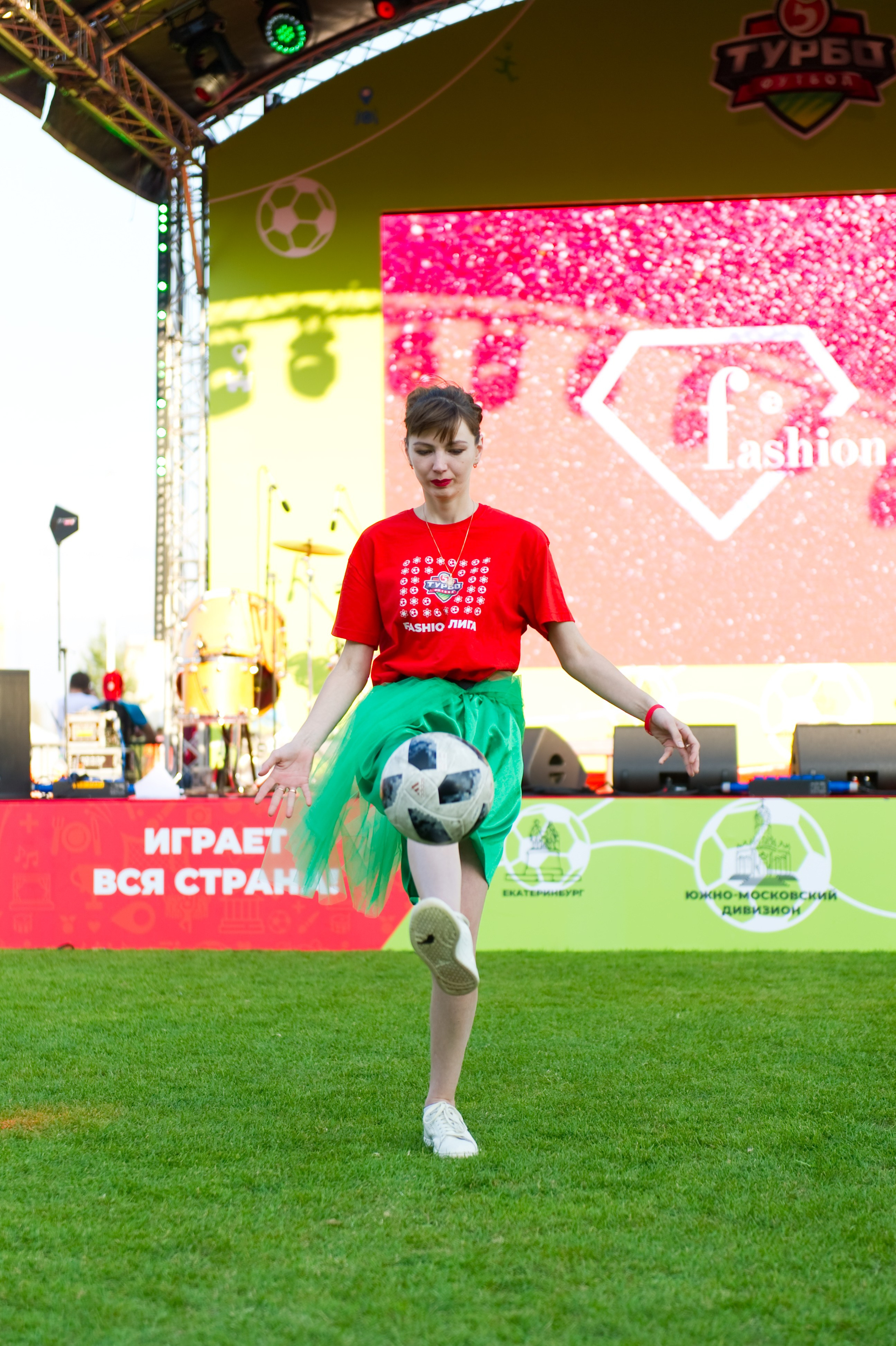 Турбофутбол (корпоративное соревнование «Пятерочки»). Репортажный фотограф и видеограф Слава Думчев. Тимбилдинги, отчетники, корпоративы