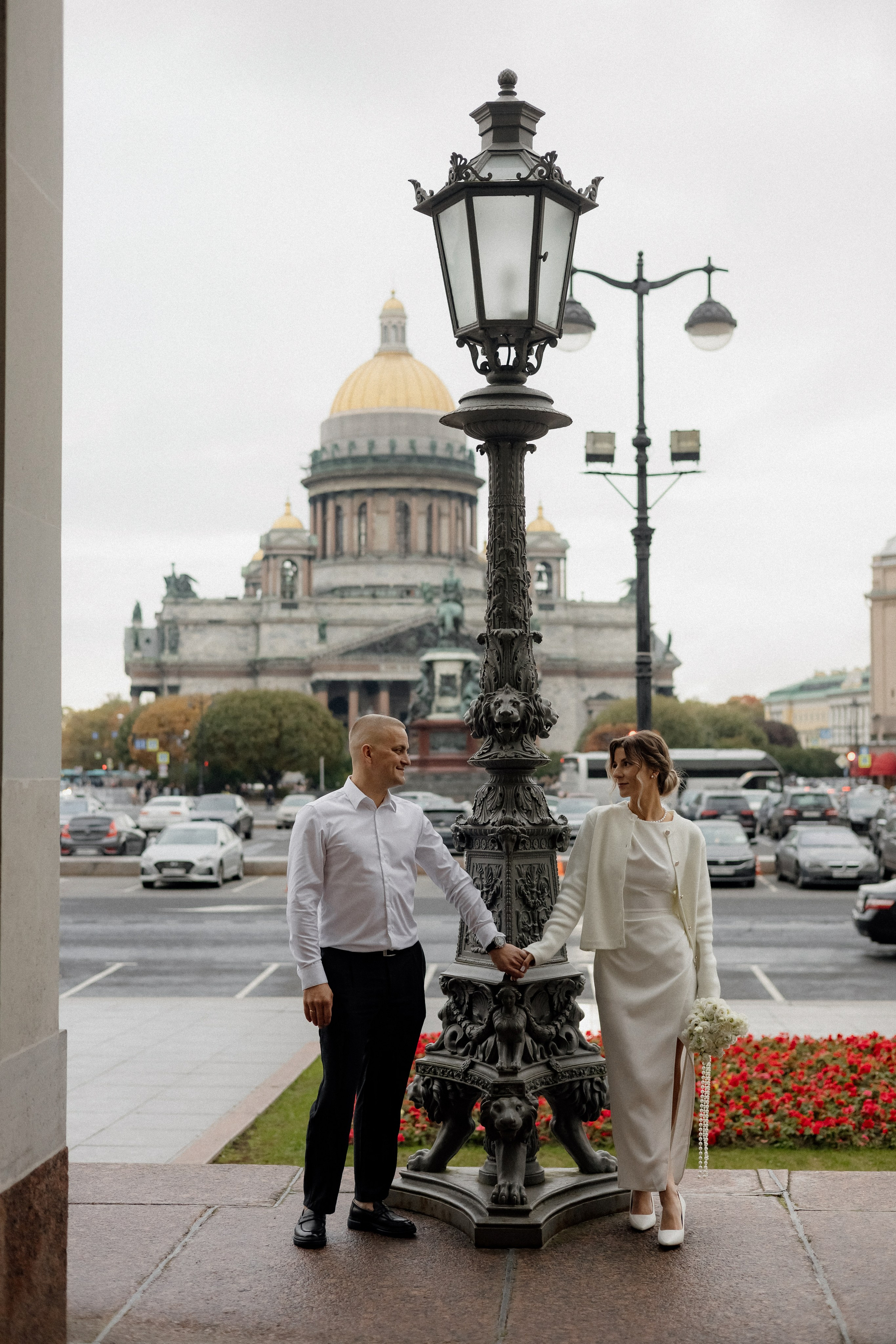 Свадебная прогулка у Исаакия. Свадебный фотограф в Санкт-Петербурге Ксения Кобышева