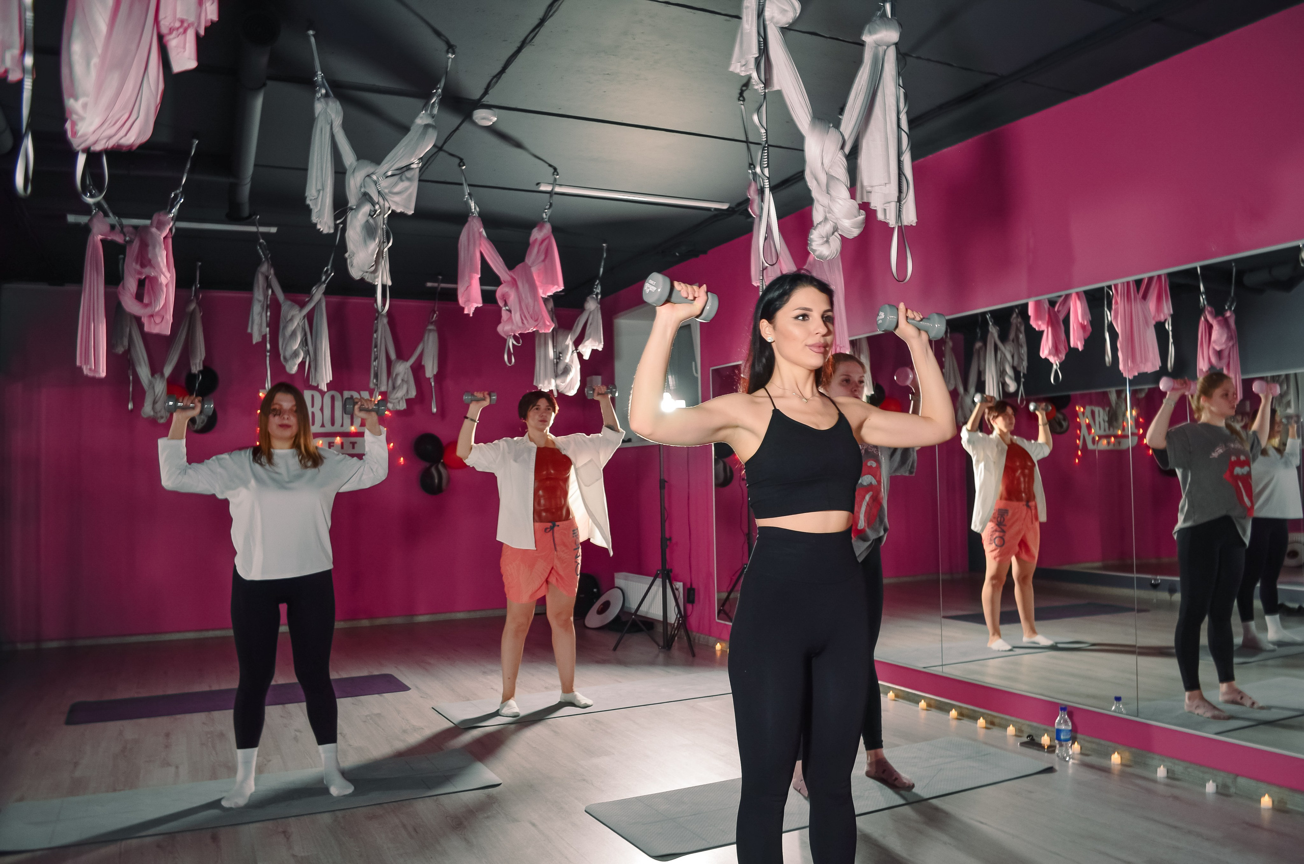 Фоторепортаж мероприятия в фитнес-клубе. Денисова Аля — фотограф для парных съемок и индивидуальных историй в Барнауле