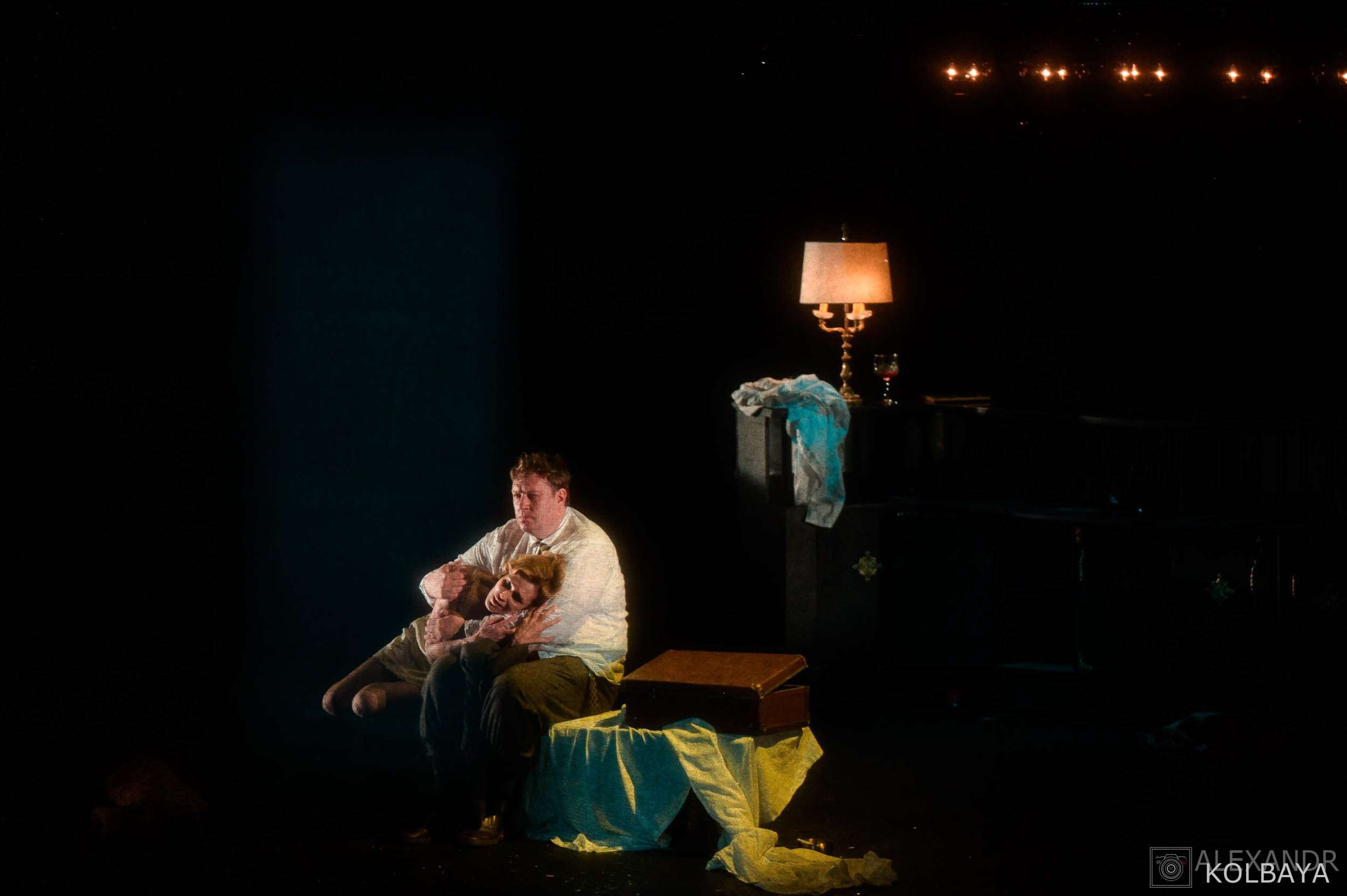 Фоторепортаж со спектакля Ночь в Лиссабоне в театре Модерн. Концертный и театральный репортажный фотограф в Москве Александр Колбая