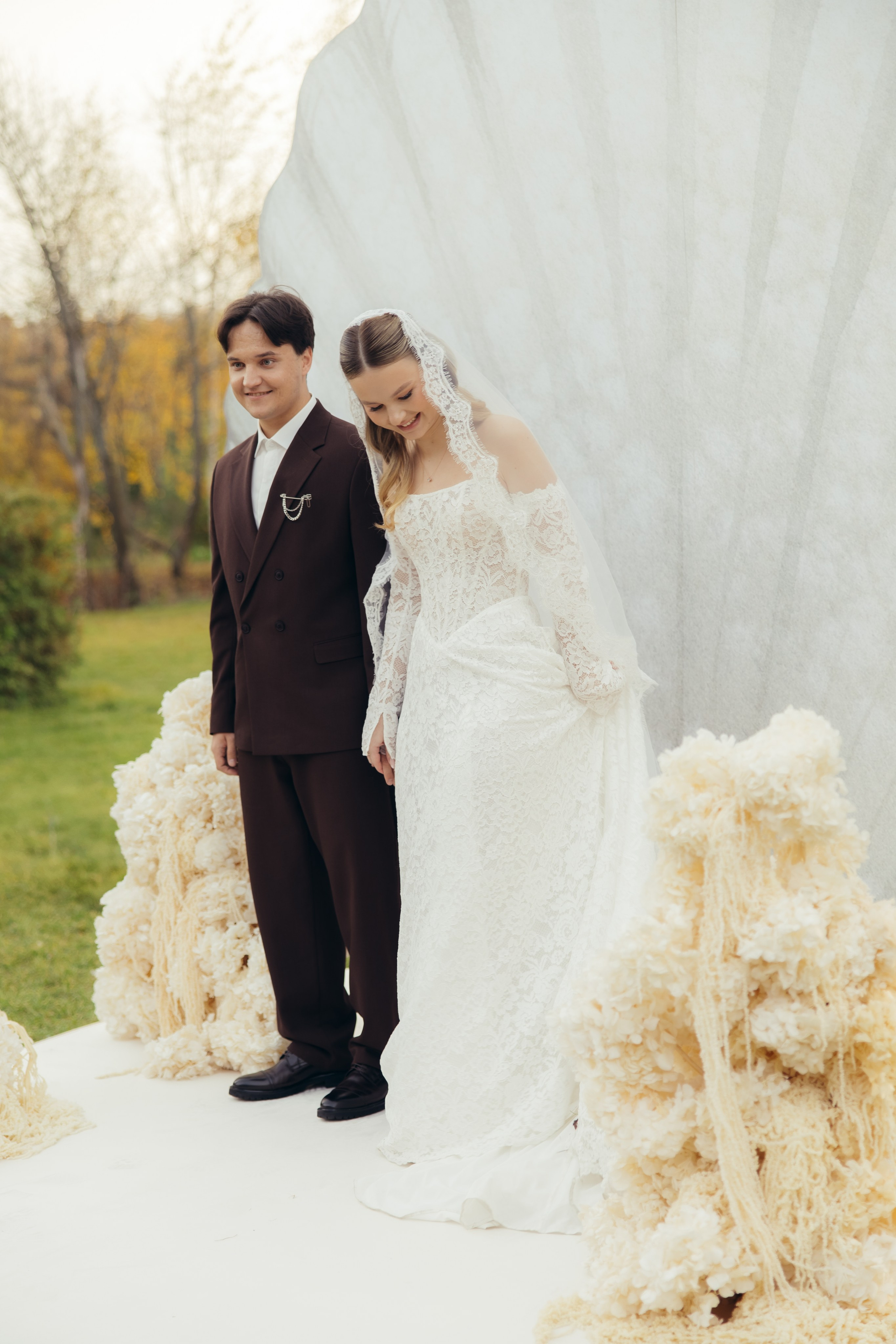 Таня и Тимур, утренние сборы в квартире и свадебный ужин. Фотограф любви в городе Казань