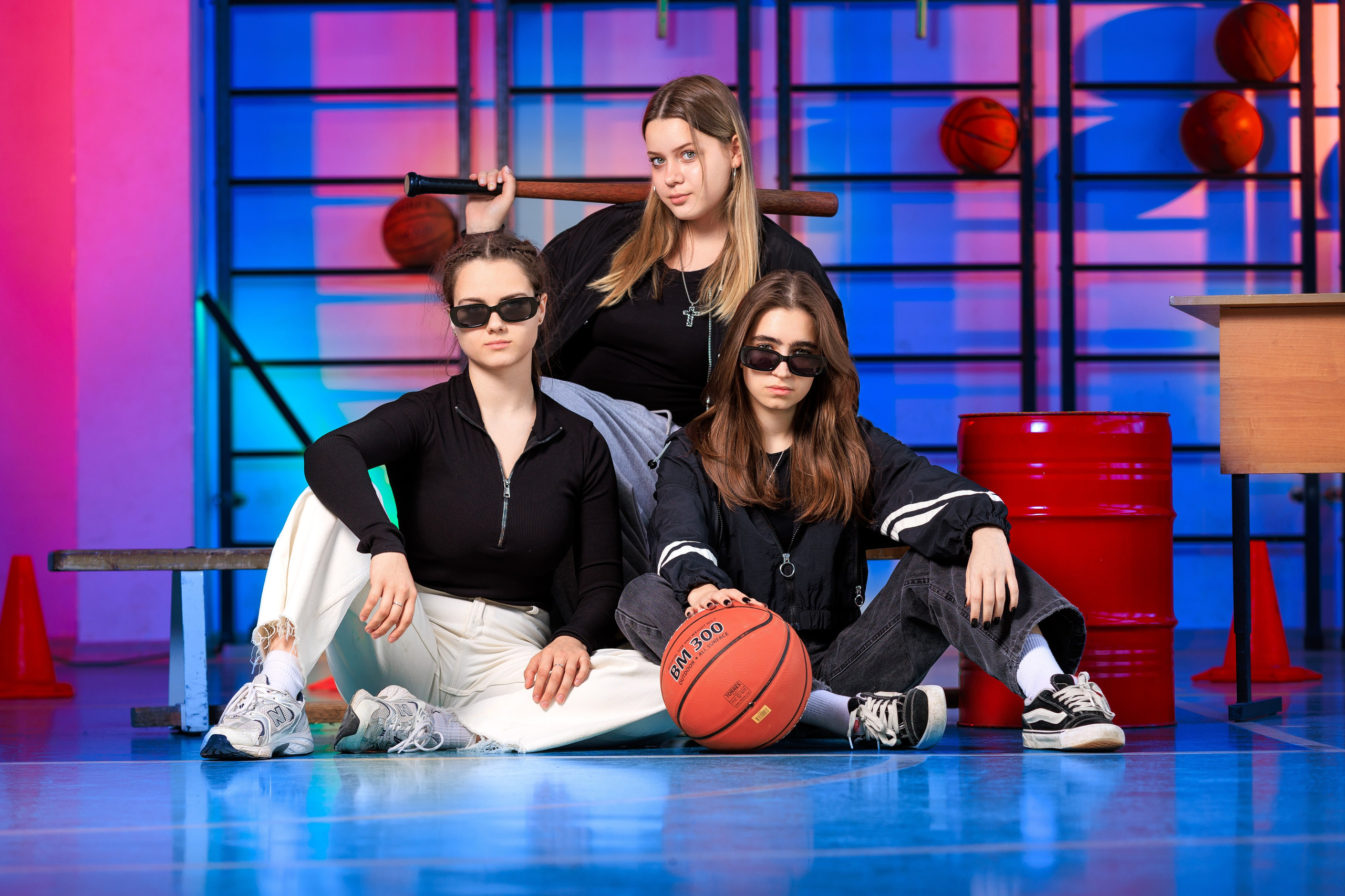 Смотреть фотки в спортзале. Выпускные альбомы Геленджик, Новороссийск, Краснодар, Туапсе