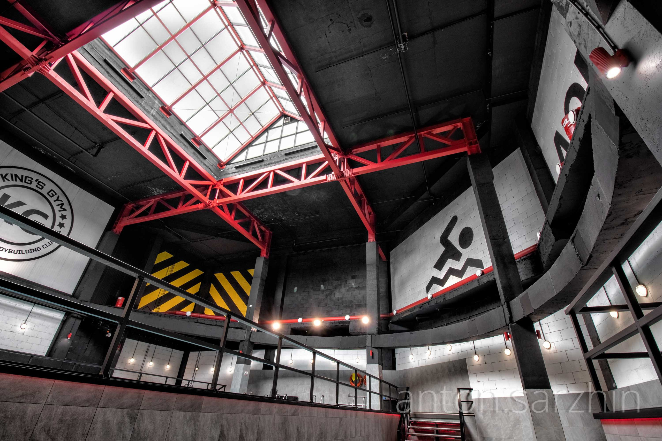 Интерьерная съемка бассейна в клубе