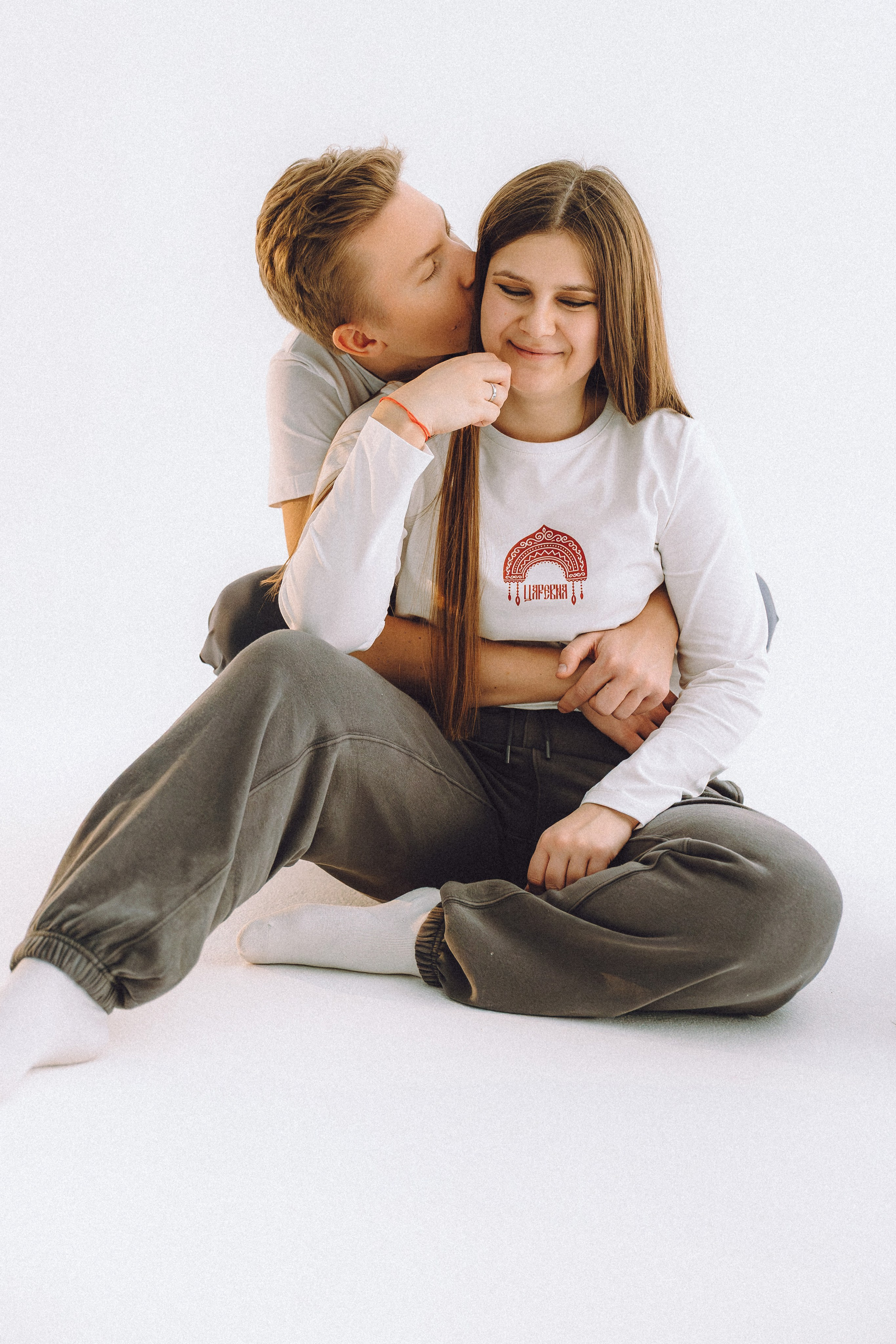 Натали, Свят и Эни