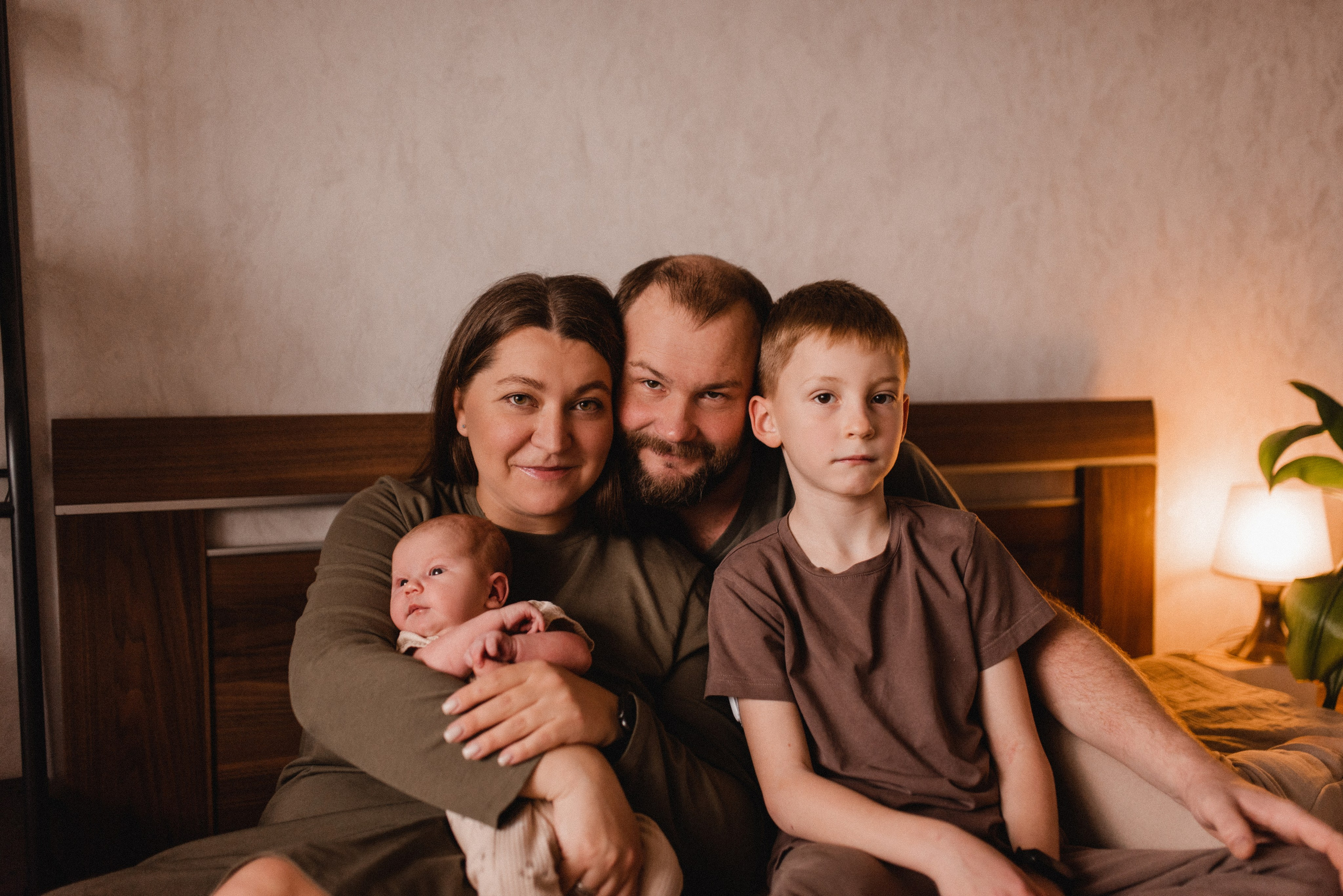 Домашняя фотосессия для Виктора&Анны&Тимофея&Гоордея. Фотограф в Новосибирске Анастасия Курто