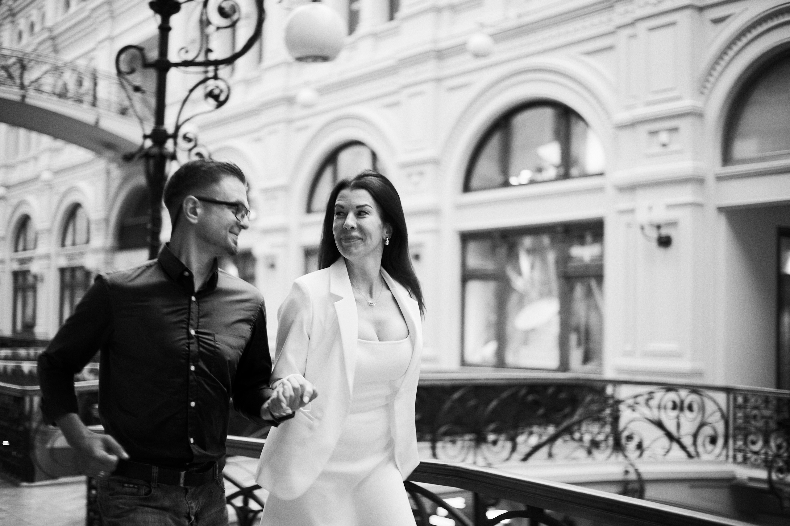Фотосессия в ЗАГСе Кузьминки и прогулка в Зарядье: яркие моменты, несмотря на дождь
