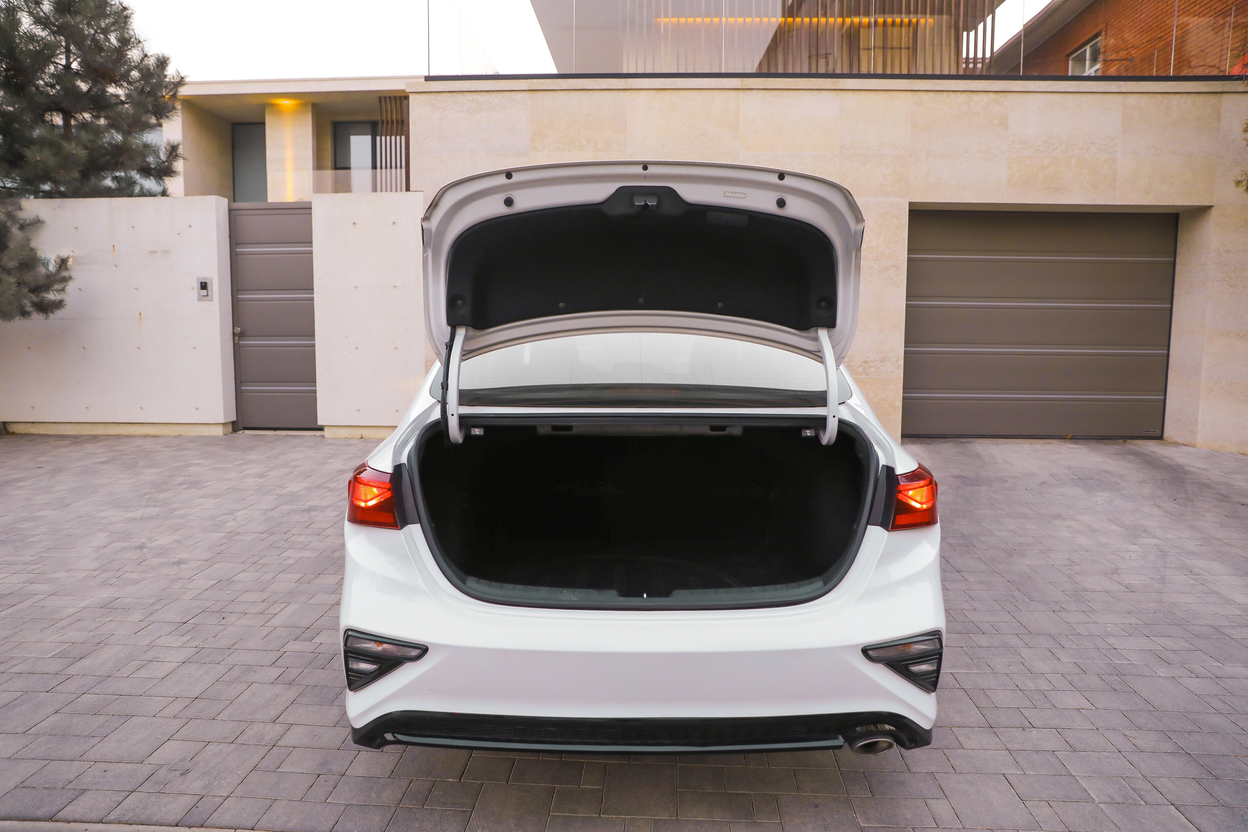 АВТО. Photographer Viktoriya Markushina «My world throug»