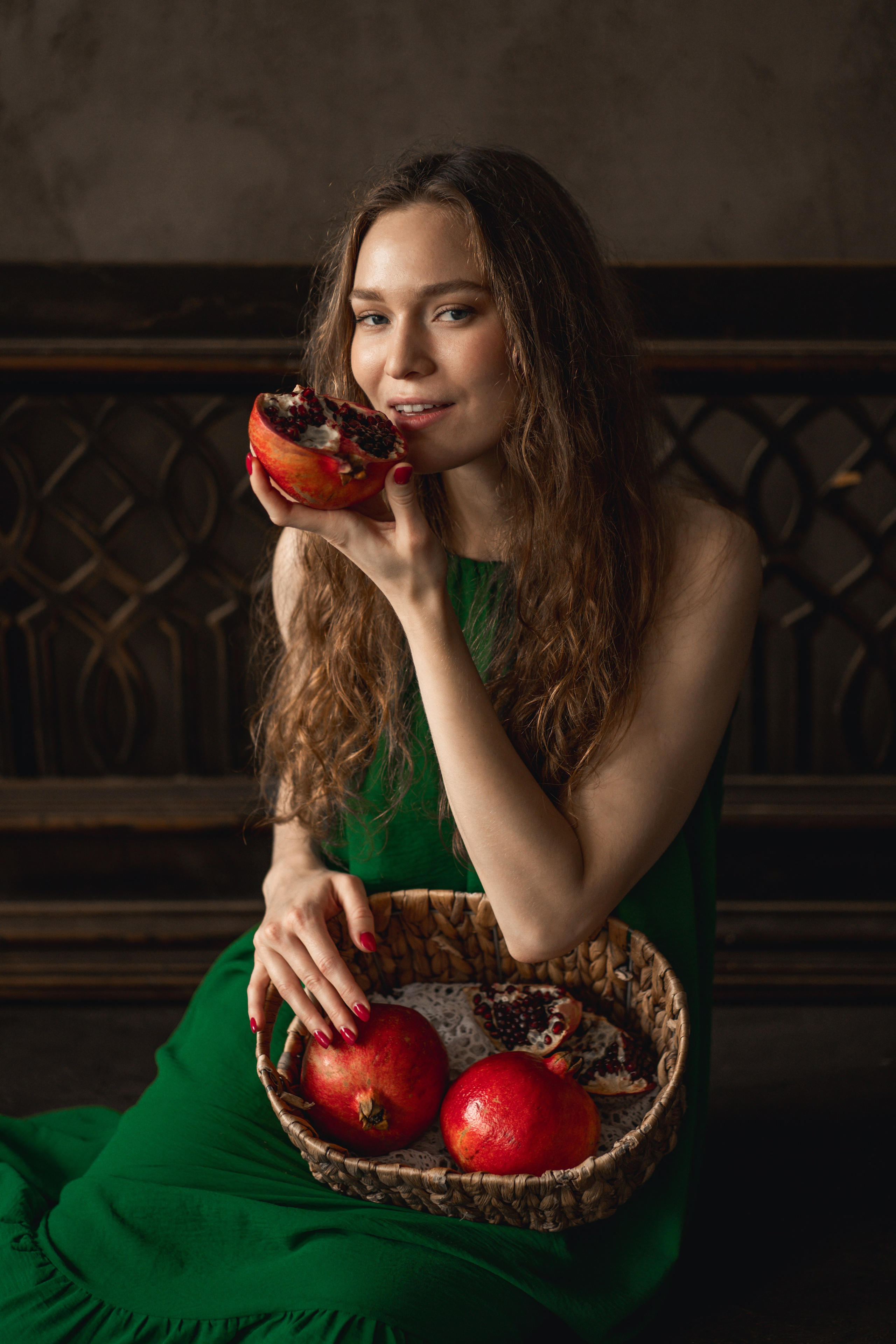 Девушка с гранатом. Фотограф Мария N Екатеринбург