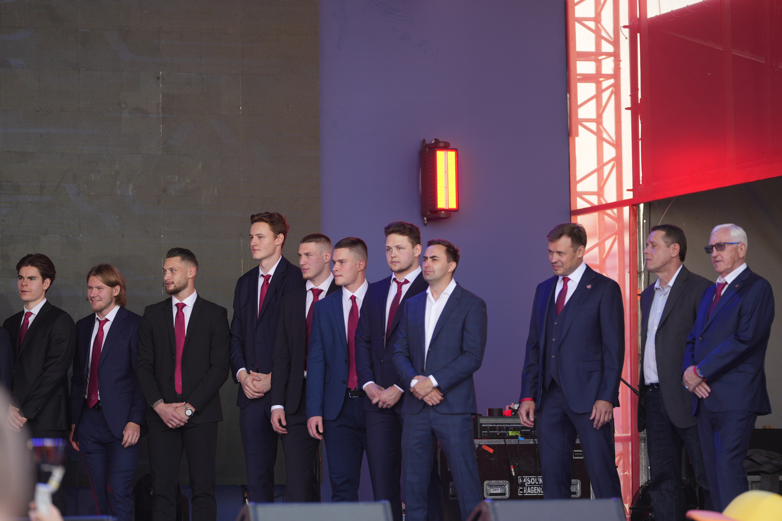 ЦСКА Фест 2024, фотографии хоккейного фестиваля от репортажного фотографа из Алматы Дениса Карпенко,. Сайт Алматинского НЮ АРТ, будуар и фэшн фотографа Дениса Карпенко