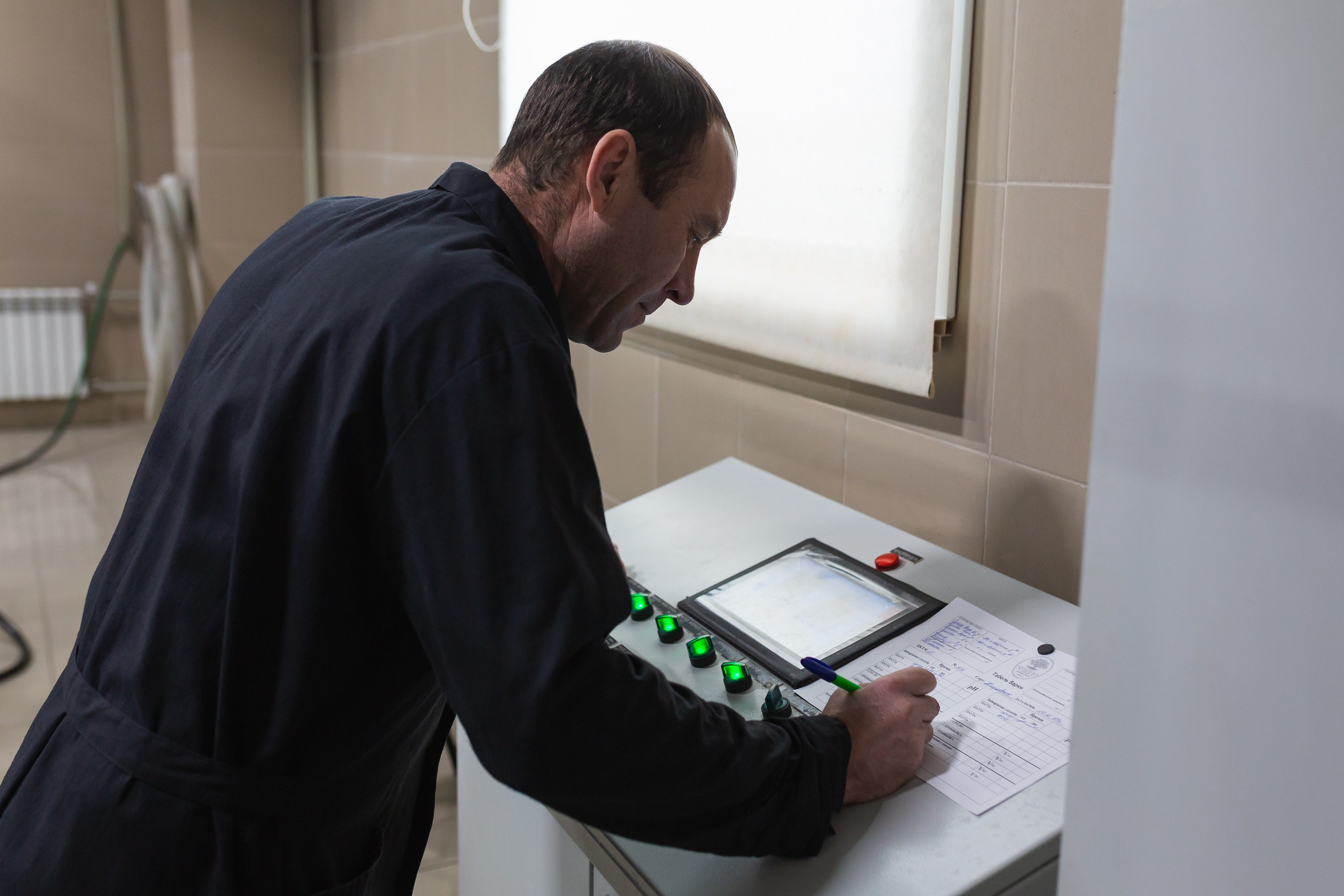 Фотографии с производства. Roman — Репортажный фотограф в Новосибирске