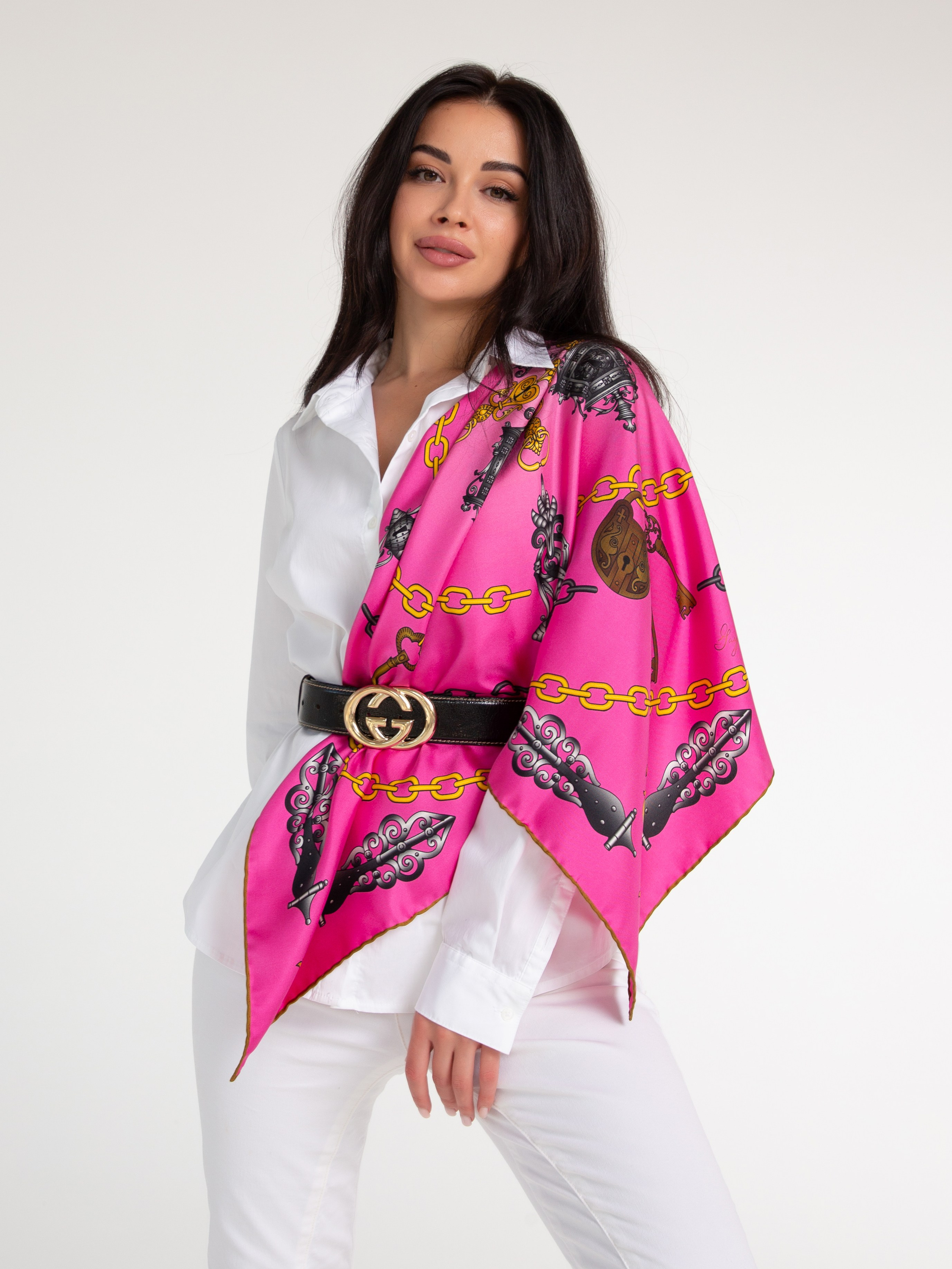 Фото на модели. Предметная Фотосьемка в Москве