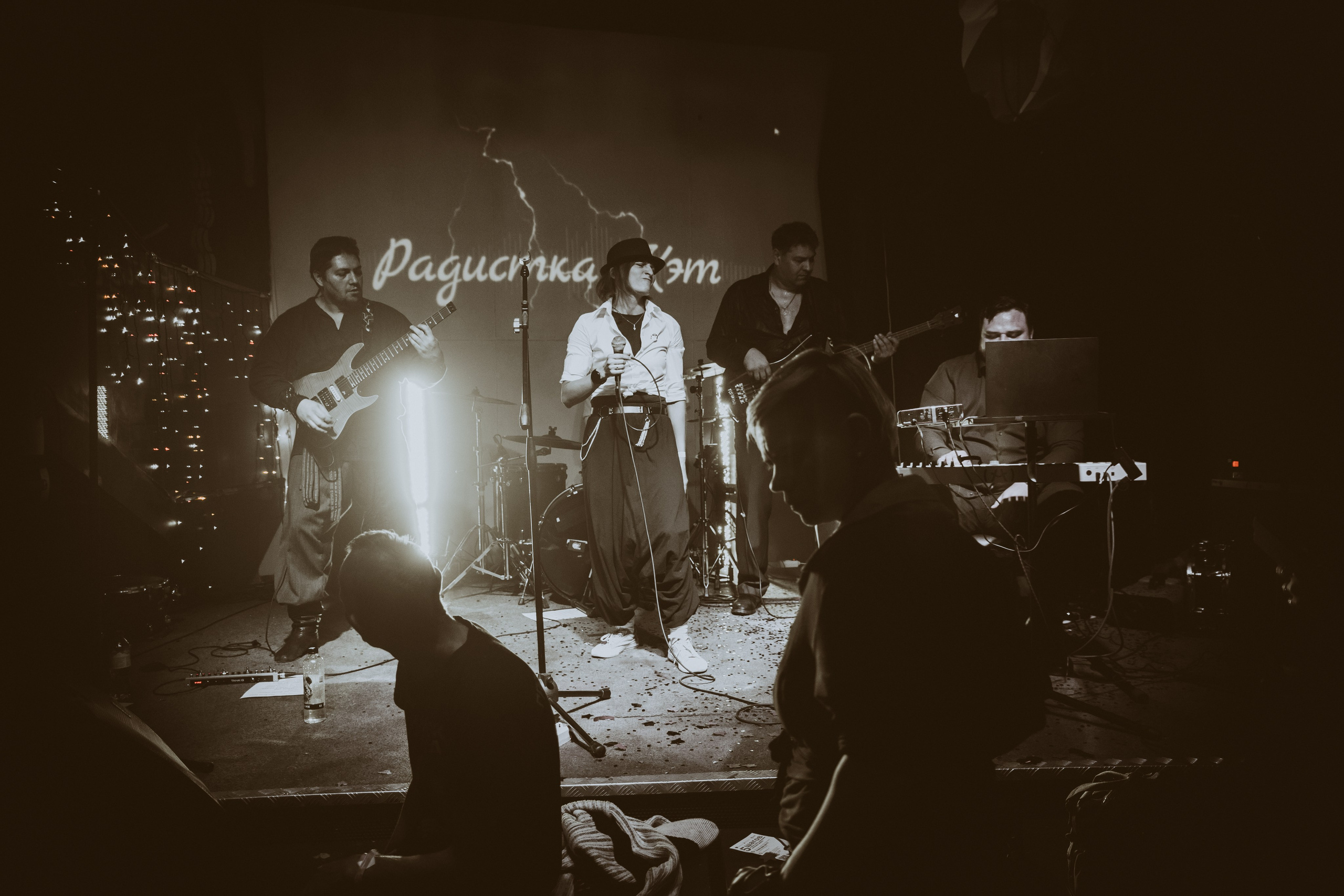 Радистка Кэт. Рок-ёлка, клуб-галерея Эрмитаж. 21.12.2024. Фотограф Регина Крикунова г. Красноярск