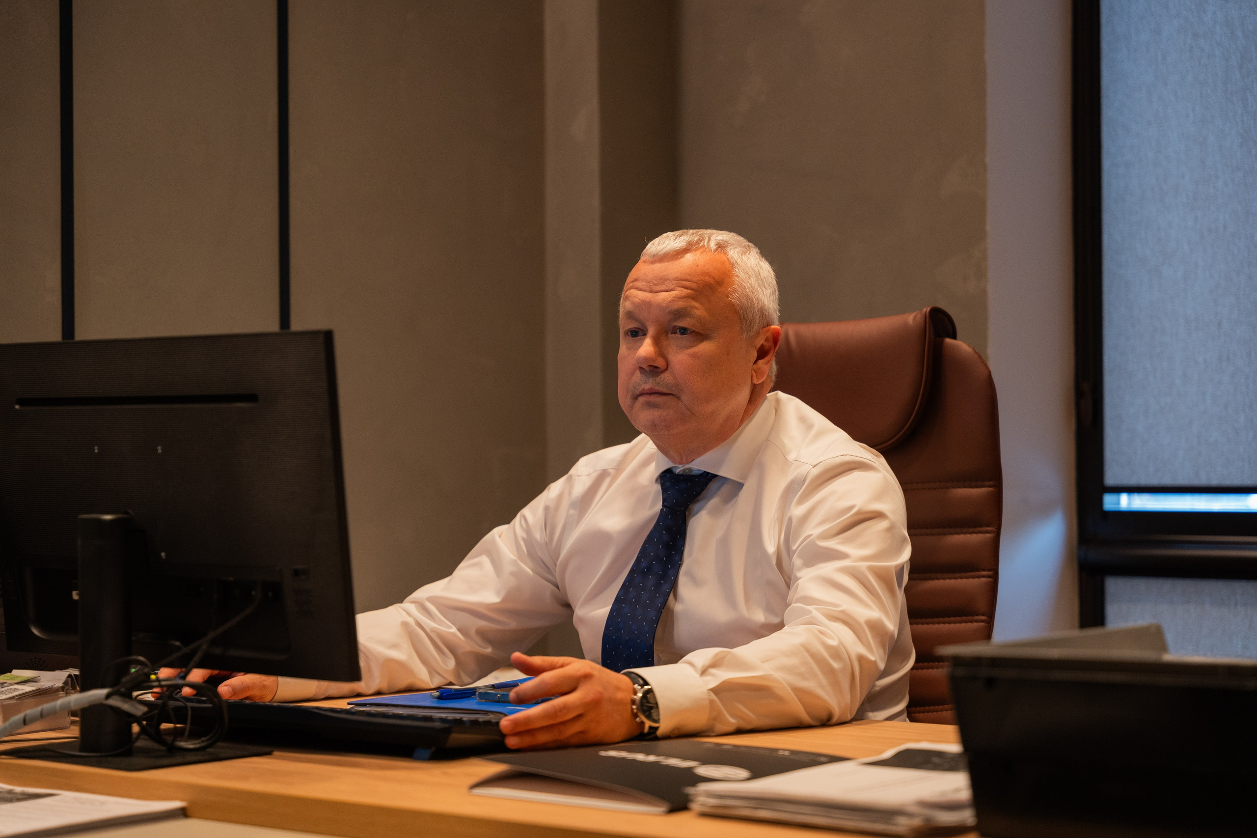 Интерьерная фотосъемка автосалона Elrus в Краснодаре. Zeekr, LiXiang Профессиональная фотосъемка интерьера премиум-автосалона в Краснодаре. Шедевры для Вас! Фотограф и Видеограф в Краснодаре Пахиев Руслан