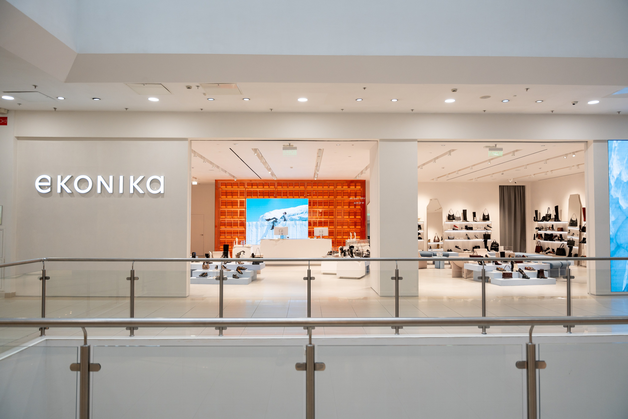 Интерьерная фотосъемка магазина Ekonika в Краснодаре — обувной бренд Профессиональная фотосъемка Ekonika — фирменный магазин в Краснодаре. Шедевры для Вас! Фотограф и Видеограф в Краснодаре Пахиев Руслан