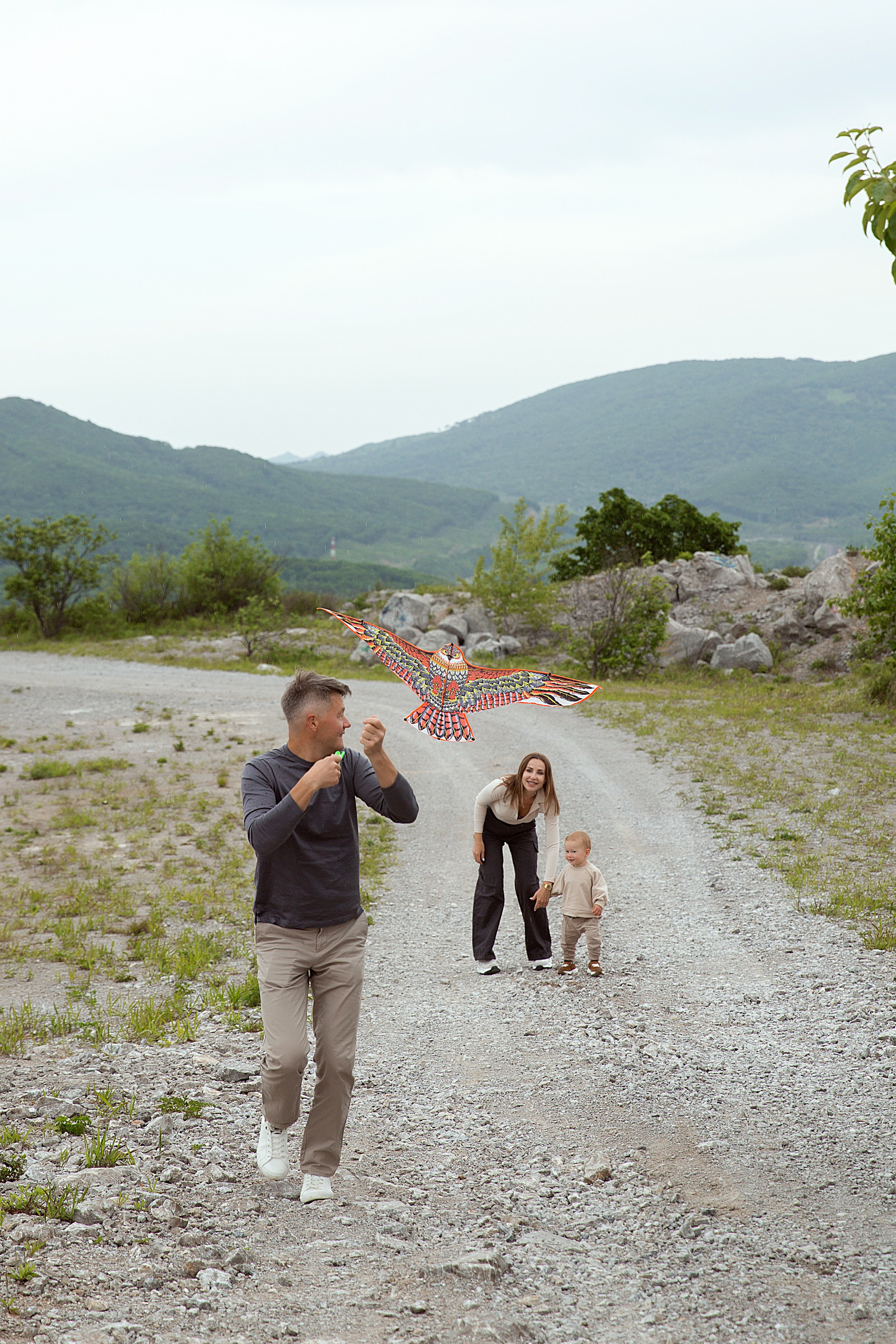 Прогулка с воздушным змеем. Людмила Далидович топовый семейный фотограф Находка/Владивосток