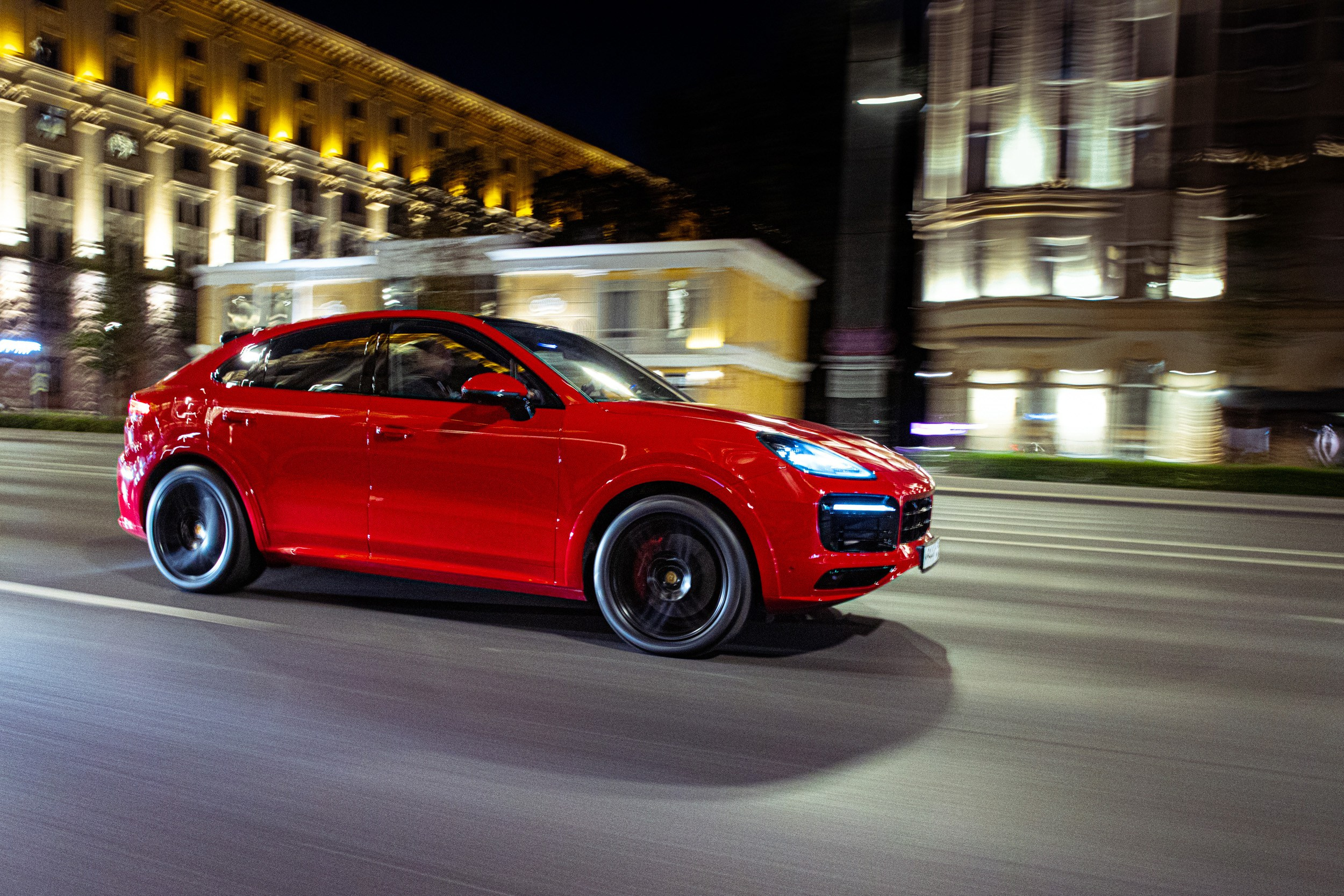 Porsche Cayenne для обложки сайта porsche.ru. Фотограф Женя Сальцын