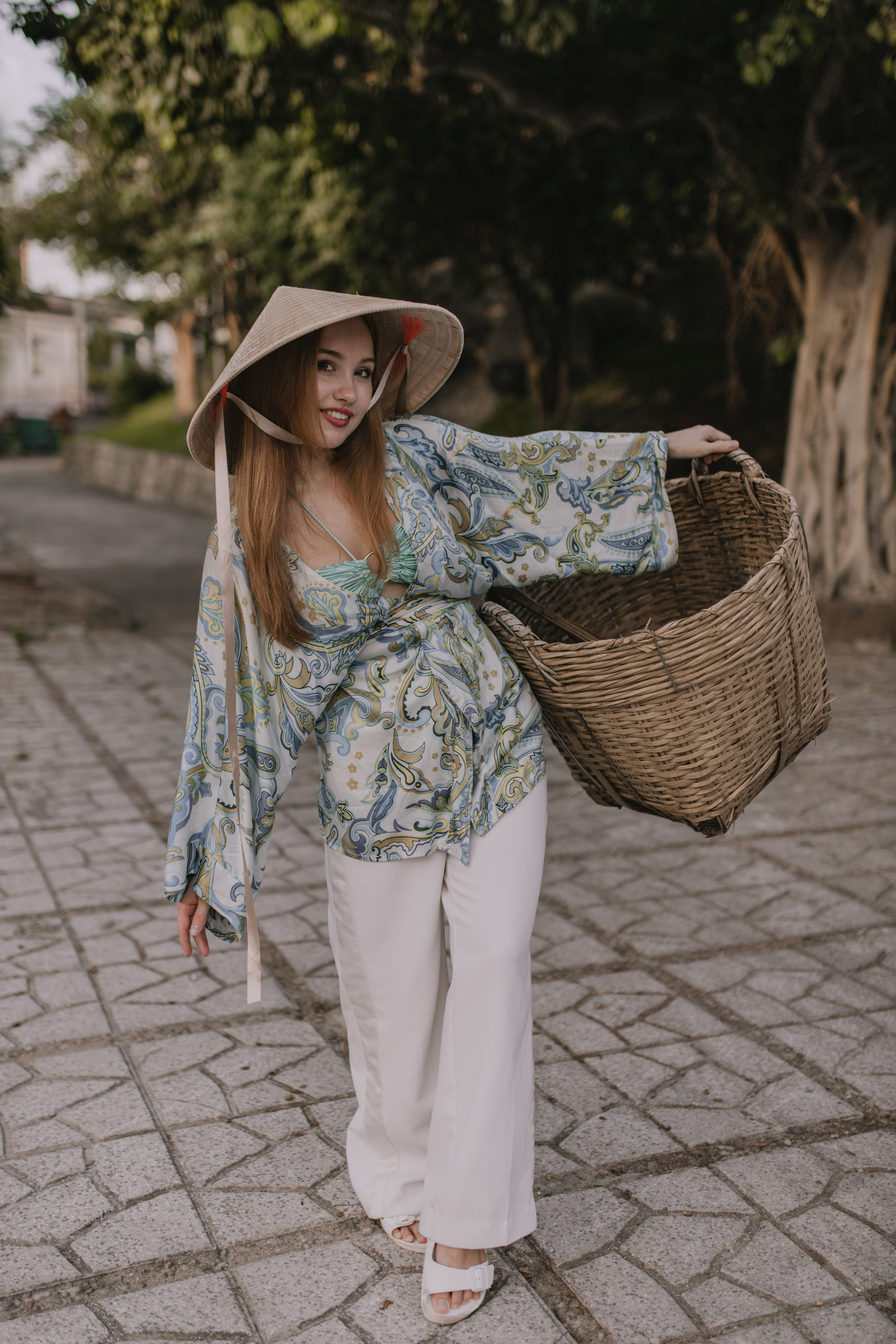 Елизавета на улицах Вьетнама. Главная