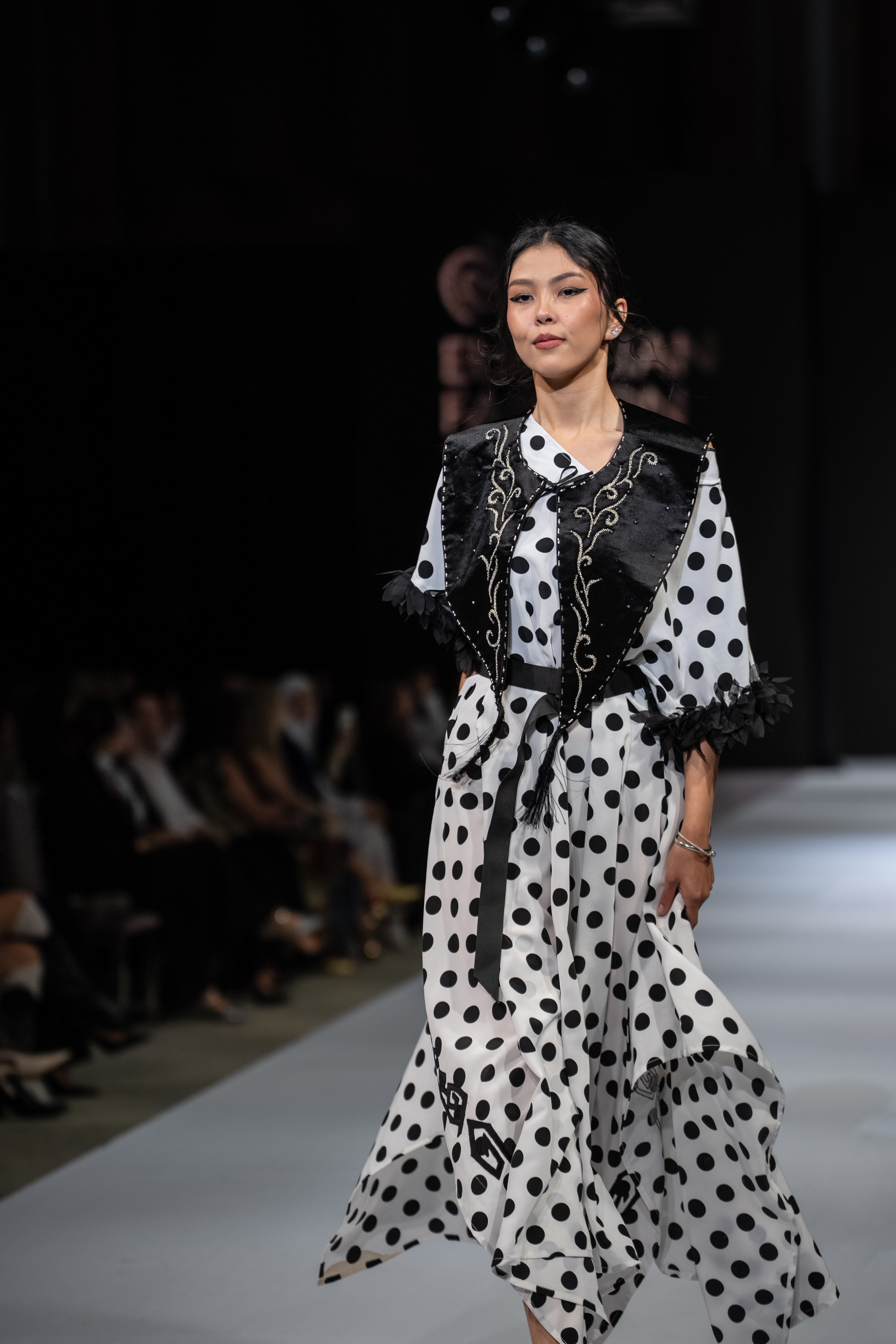 EURASIAN FASHION WEEK Nurasem. Сайт Алматинского НЮ АРТ, будуар и фэшн фотографа Дениса Карпенко