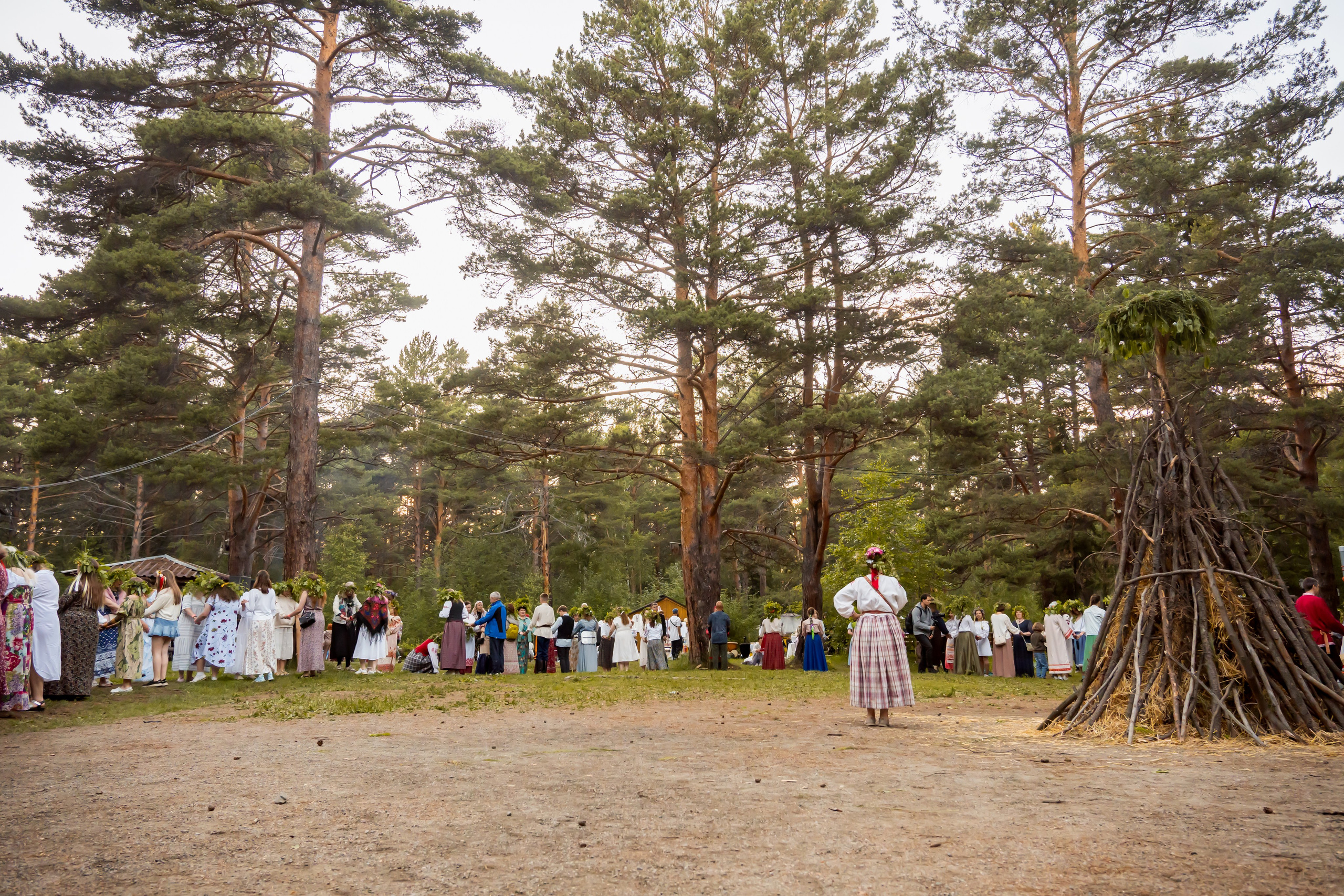 Белорусское Купалье. Занимаюсь профессиональной фотографией и живу рядом с Байкалом. Работаю в разных жанрах