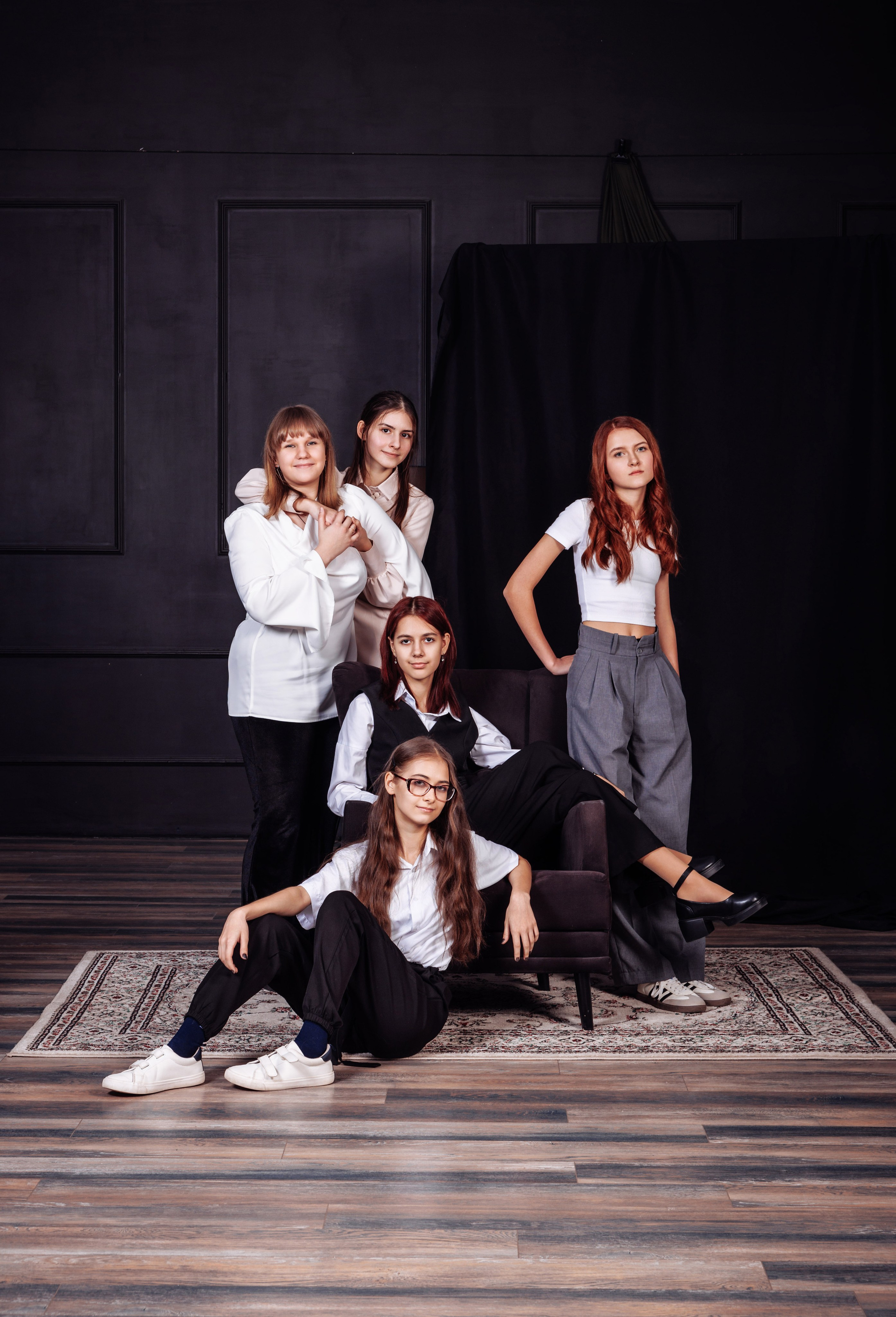 Старшая школа. Выпускные школьные фото­альбомы для школ и детских садов в Волгограде и Волжском