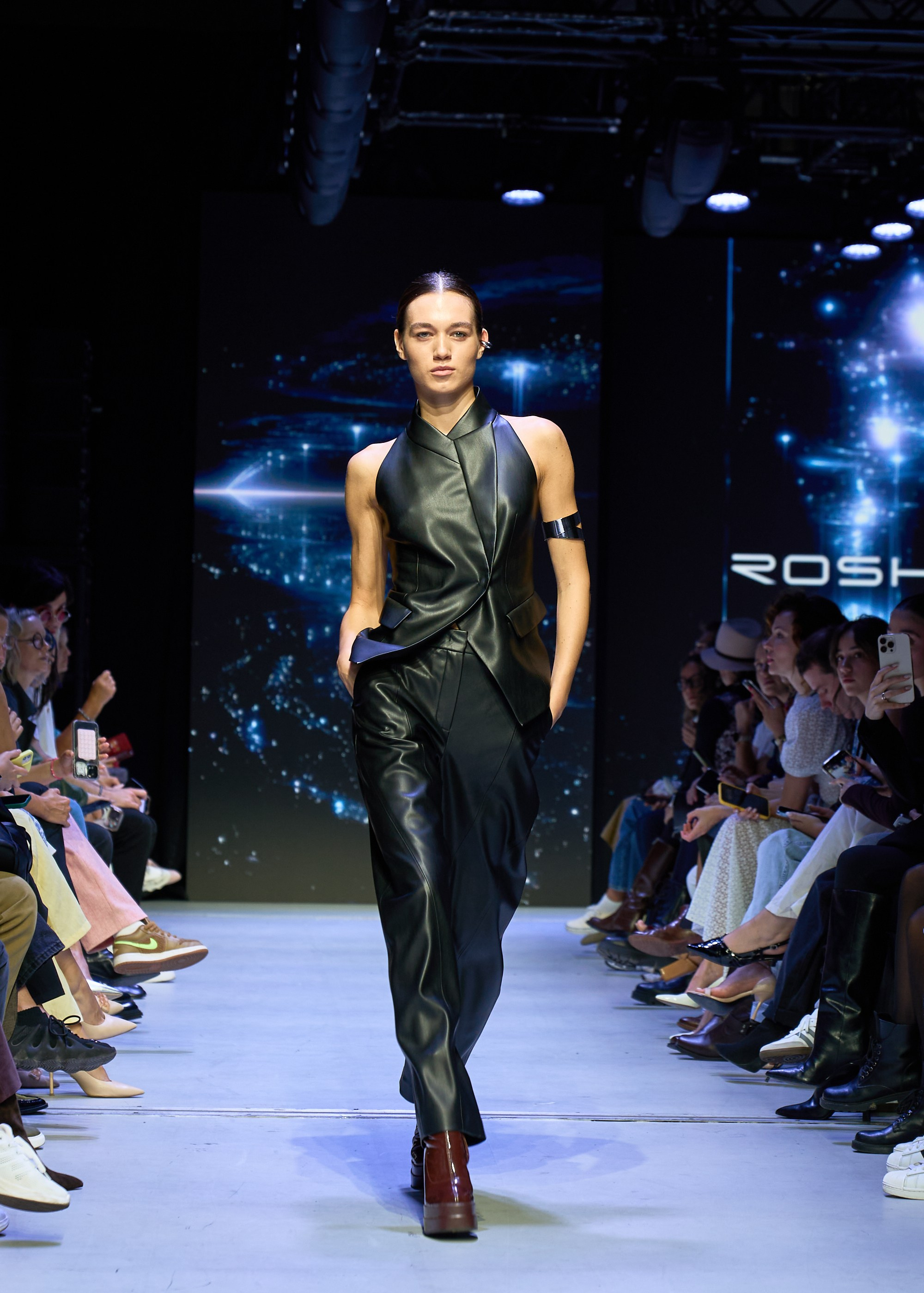 ROSHI. Московская неделя моды 2025. Портретный и fashion фотограф в Москве Игорь Малышев