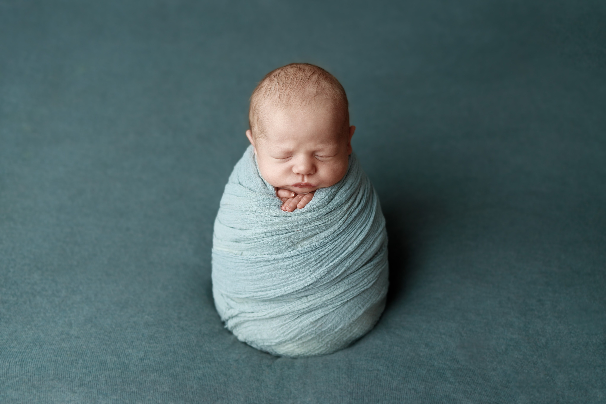 Ньюборн фотосессии в Старом Осколе. Фотостудия для новорожденных в Старом Осколе Гильфановых Юрия и Ольги