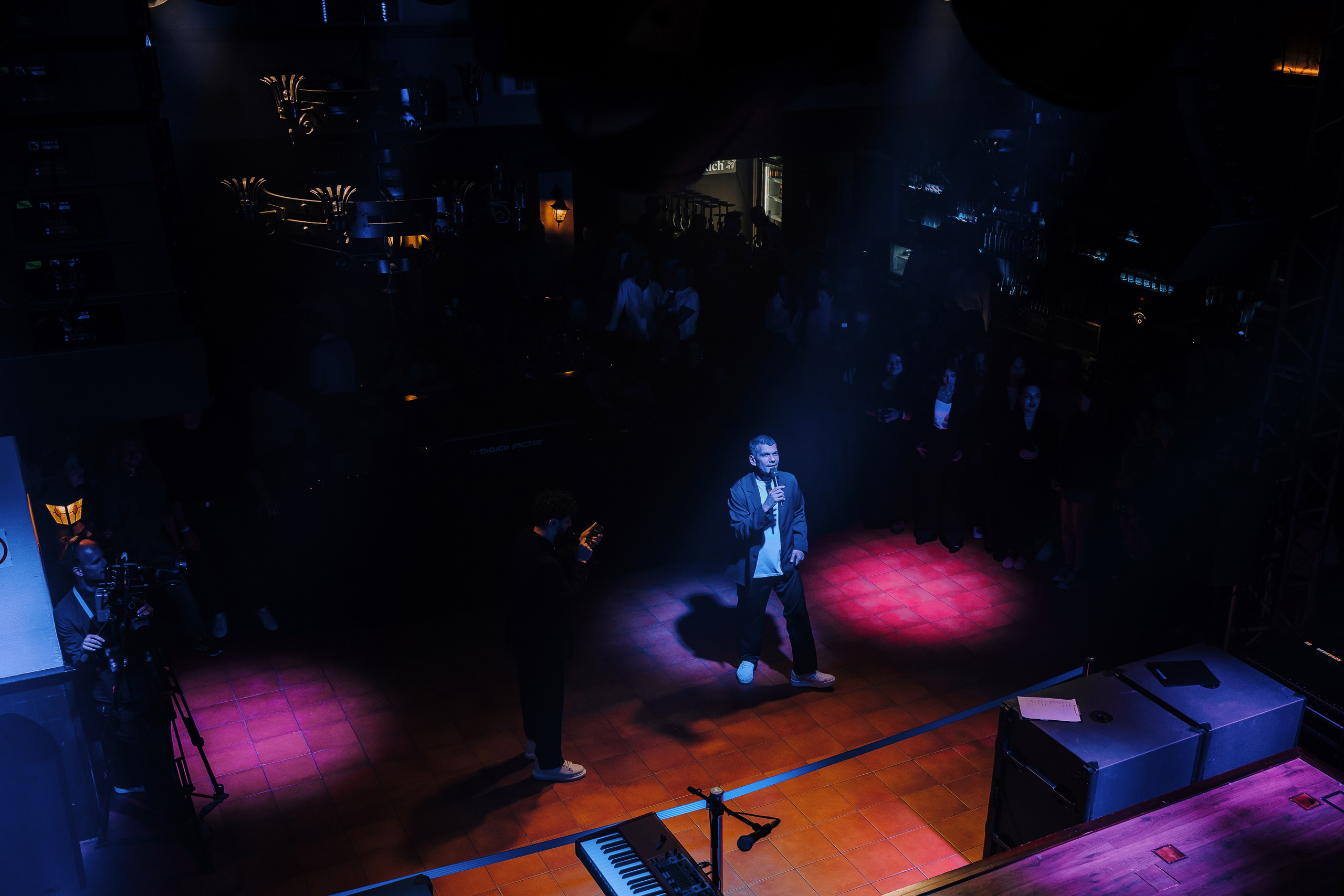 20 ЛЕТ МЕГАПОЛИС ЧЕЛЯБИНСК ХЕДЛАЙНЕР ЕЛКА. Репортажный фотограф Зуев Роман г. Челябинск