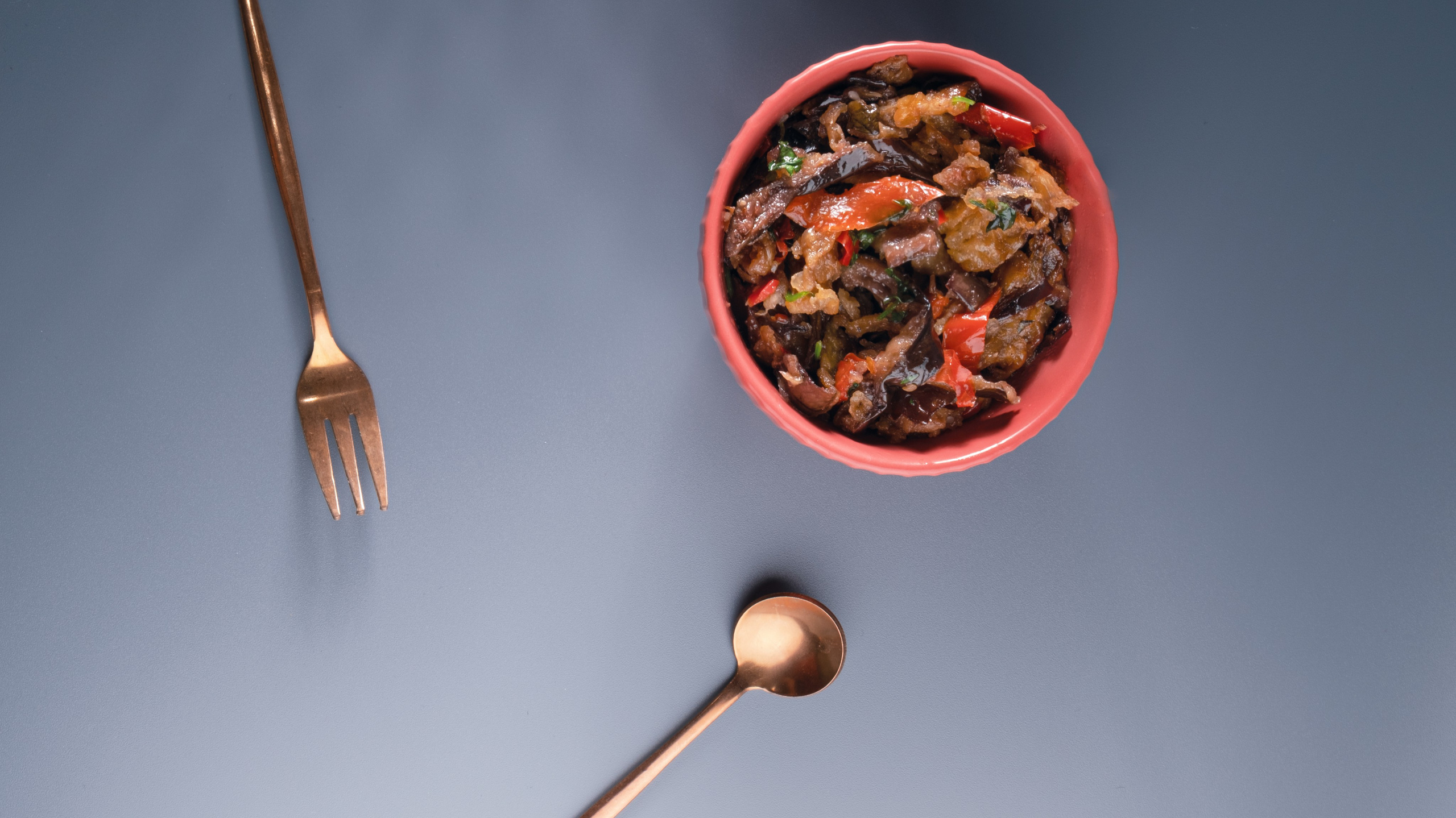 Я  фотограф. Работаю в городе Москва,