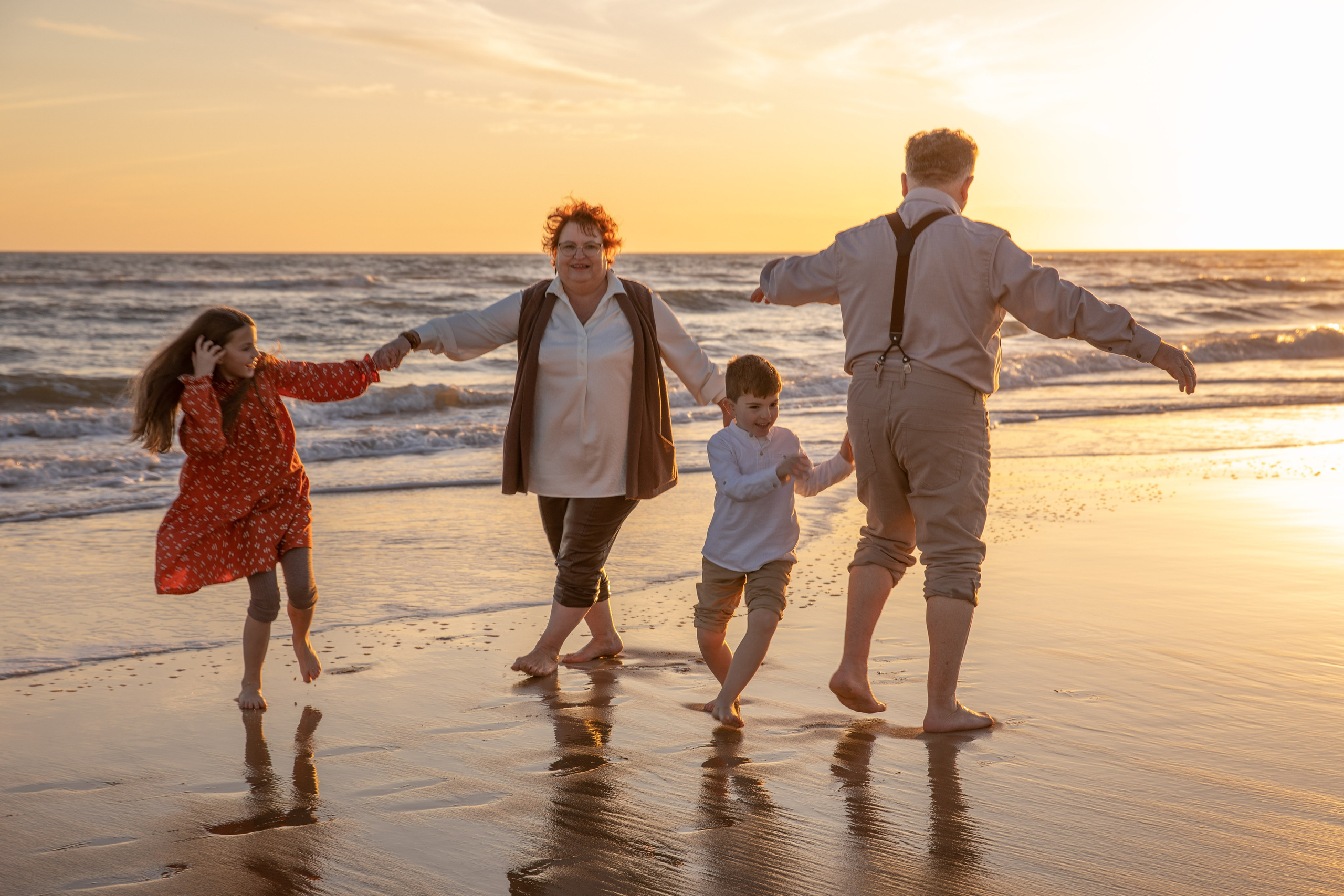 Three Generations by the Ocean. Professional Photographer in Portugal. Oksana Lomnova