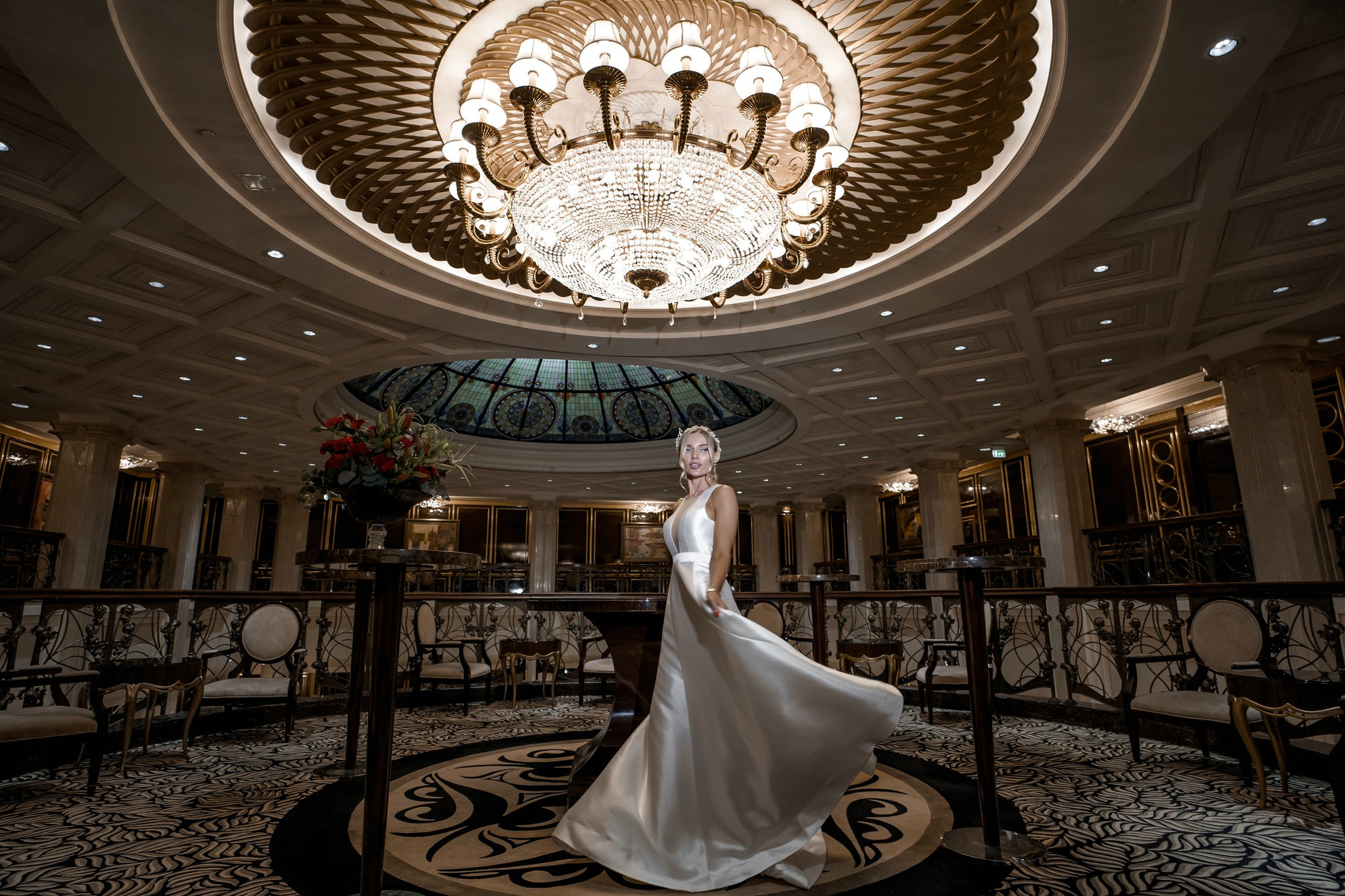 Свадебная фотосессия в отеле St. Regis Москва Никольская. Свадебный и семейный фотограф в Москве Светлана Зоткина