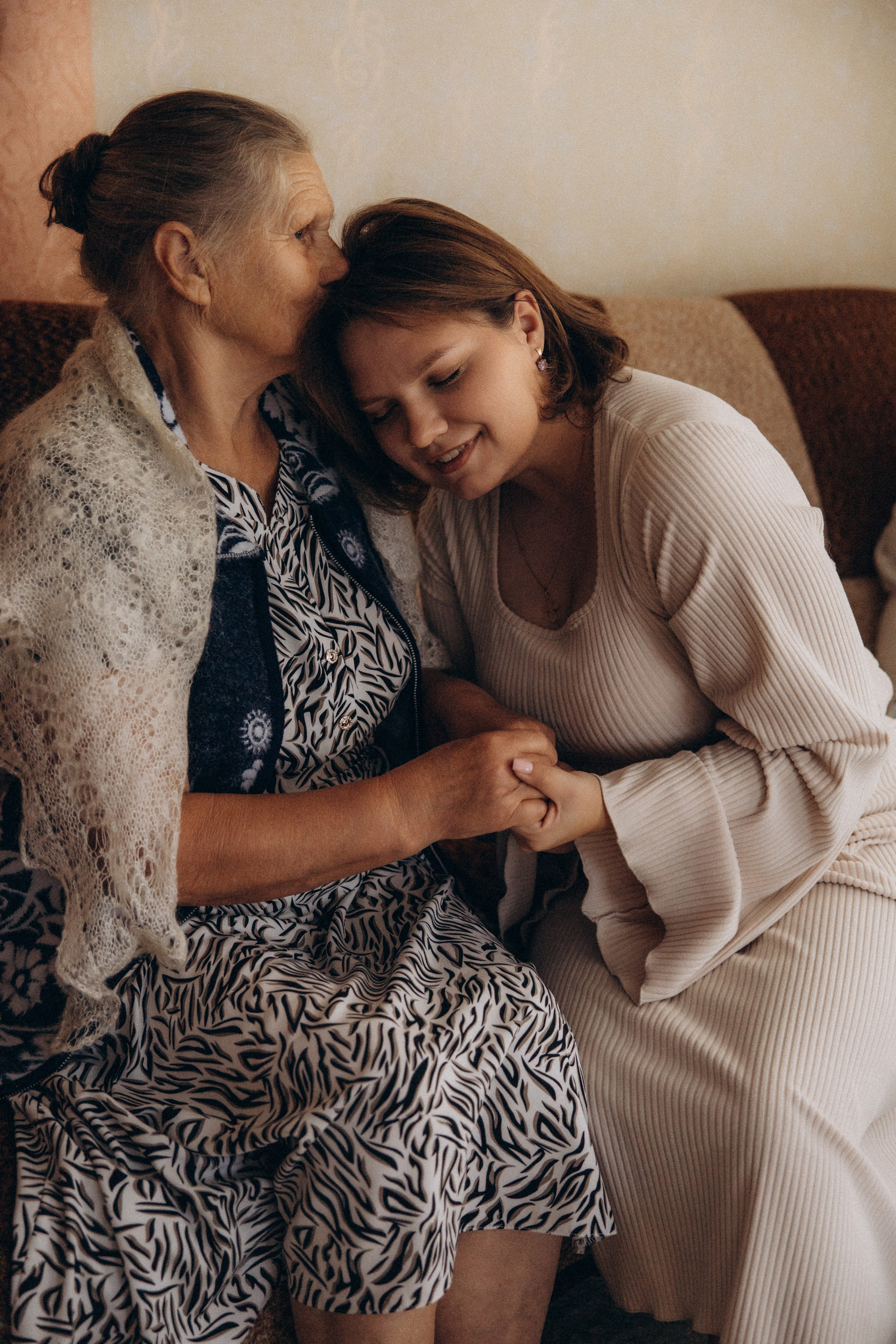 Аня и бабушка. Семейный фотограф Губкин/Старый Оскол