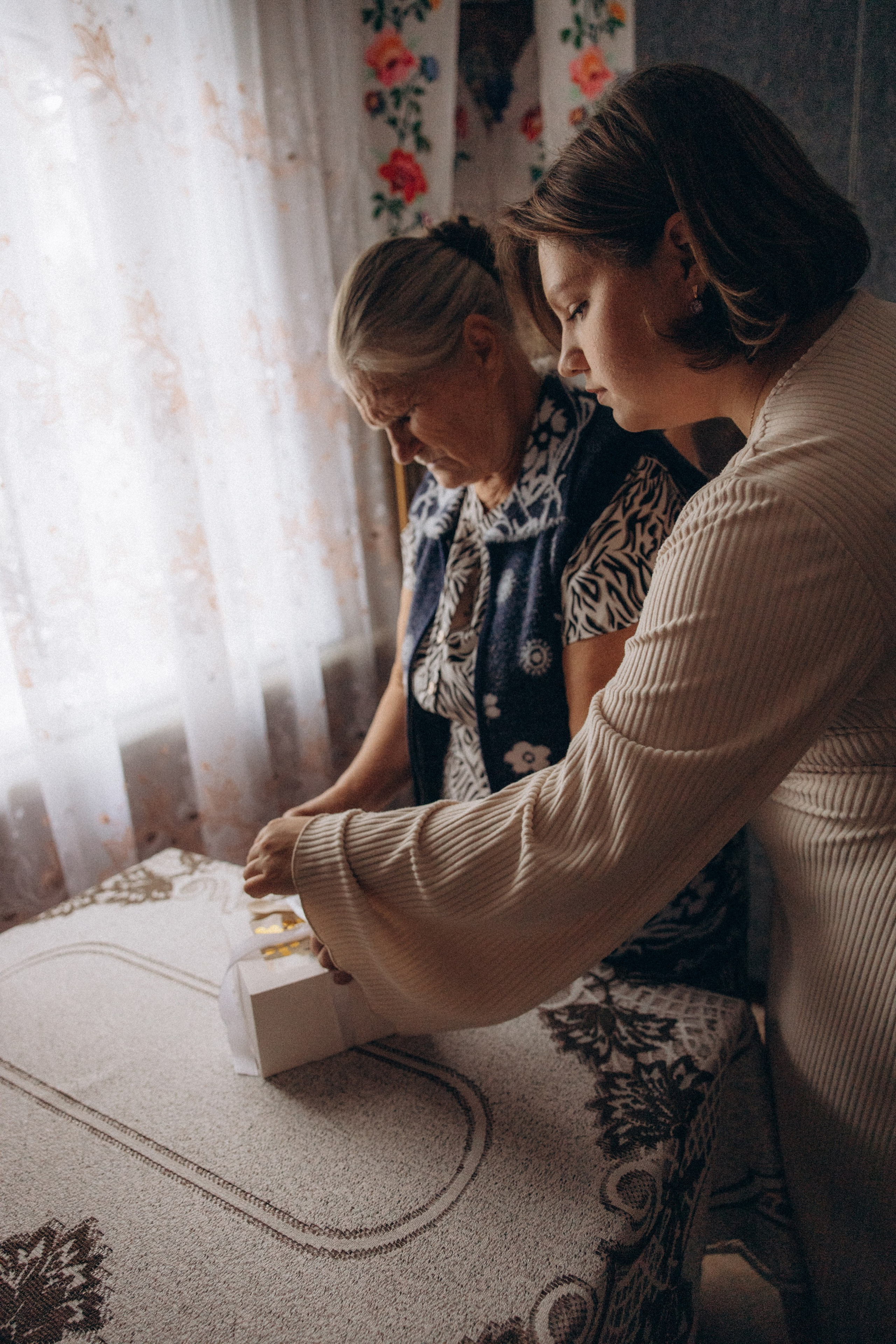Аня и бабушка. Семейный фотограф Губкин/Старый Оскол