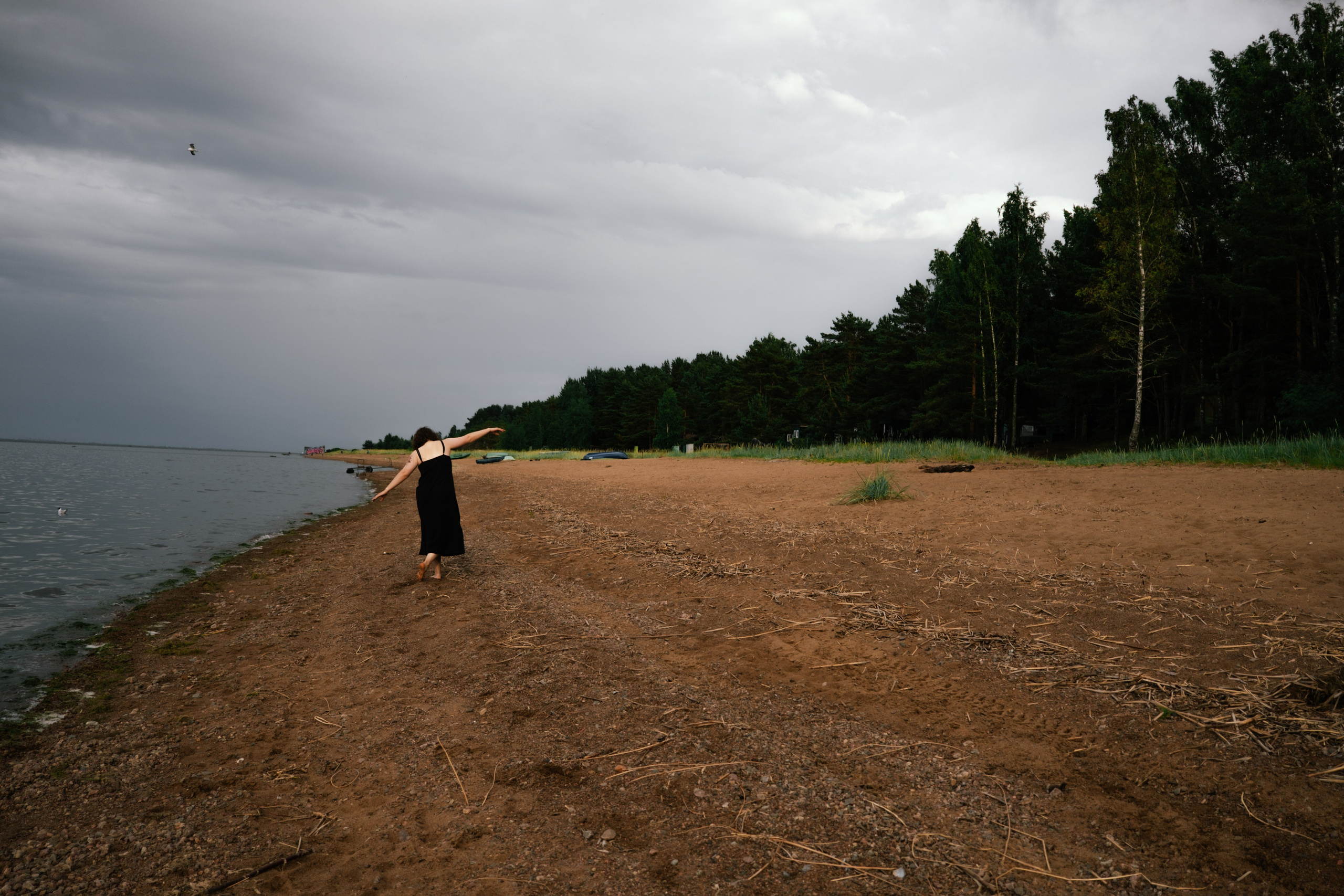 ПЛАТЬЕ, ДЕВОЧКА И ВОЛНЫ. Фотограф ОЛЯ КЛОЧКОВА