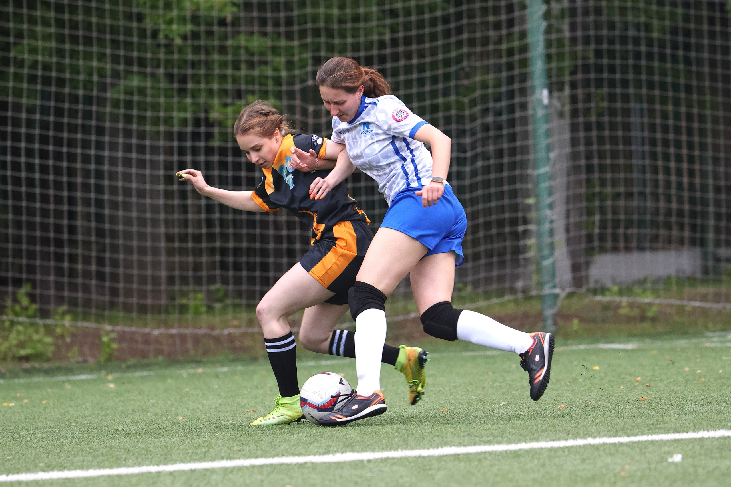Футбол. Женская лига. Спортивный и репортажный фотограф Ермакова Светлана