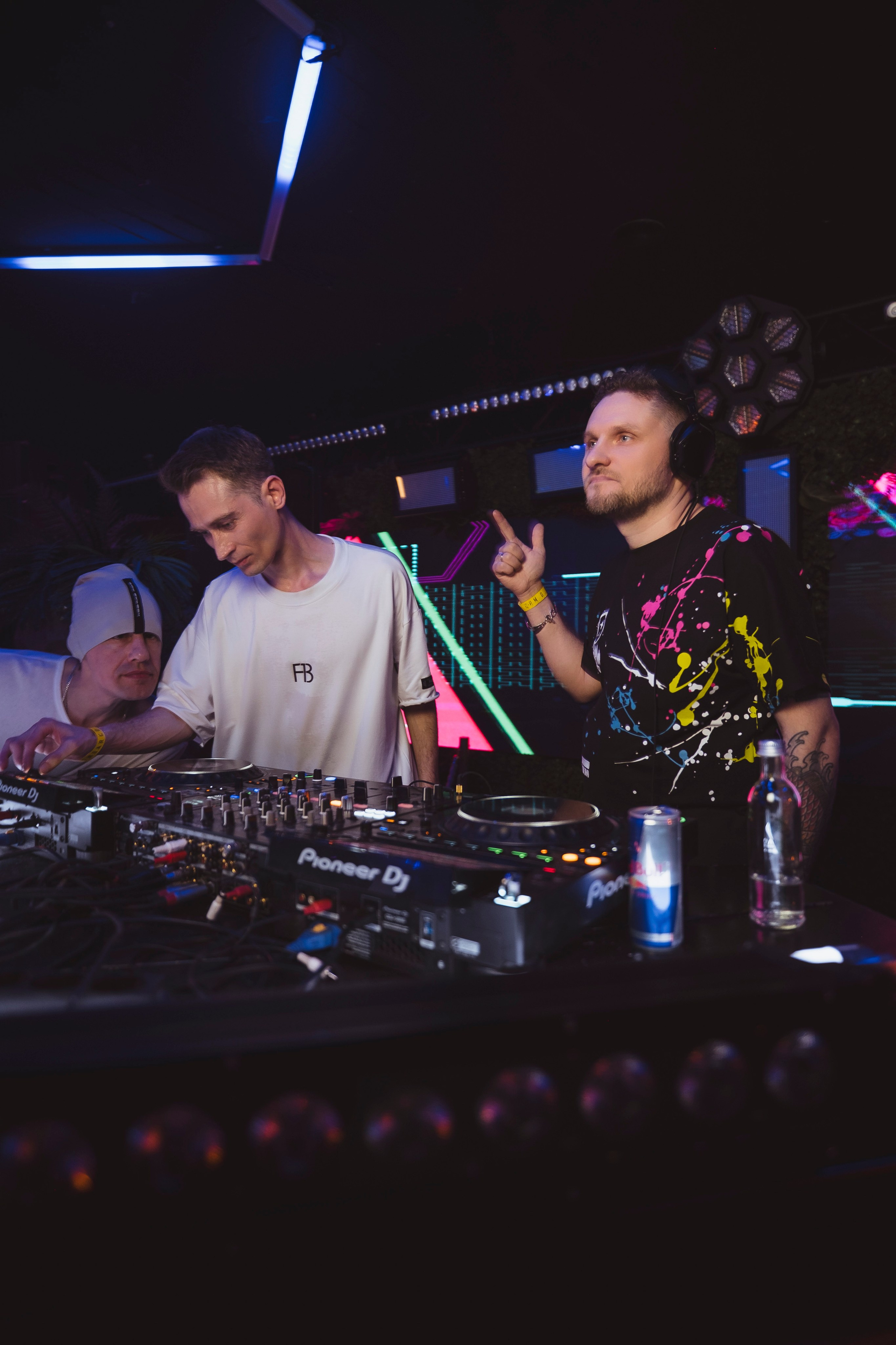 Embargo 30/03. Главная