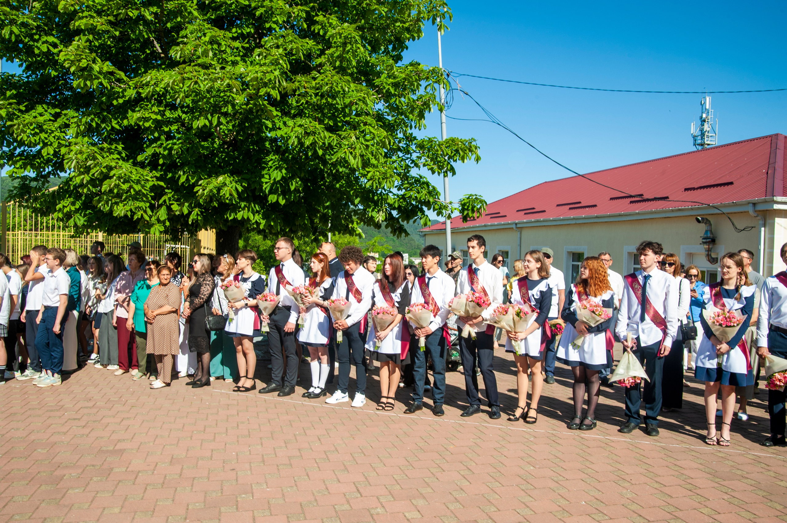 Последний Звонок МАОУ СОШ № 17 им. Эдуарда Есаяна — Архипо-Осиповка. Свадебный и семейный фотограф Денис Лукьянов в Краснодаре, Краснодарском крае и Республике Крым